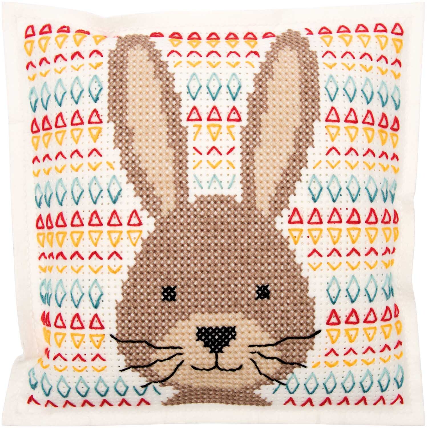 Filzkissen zum Besticken Hase 42x42cm mit buntem Muster und Hasenmotiv von Rico Design. Ideal für kreative Projekte.