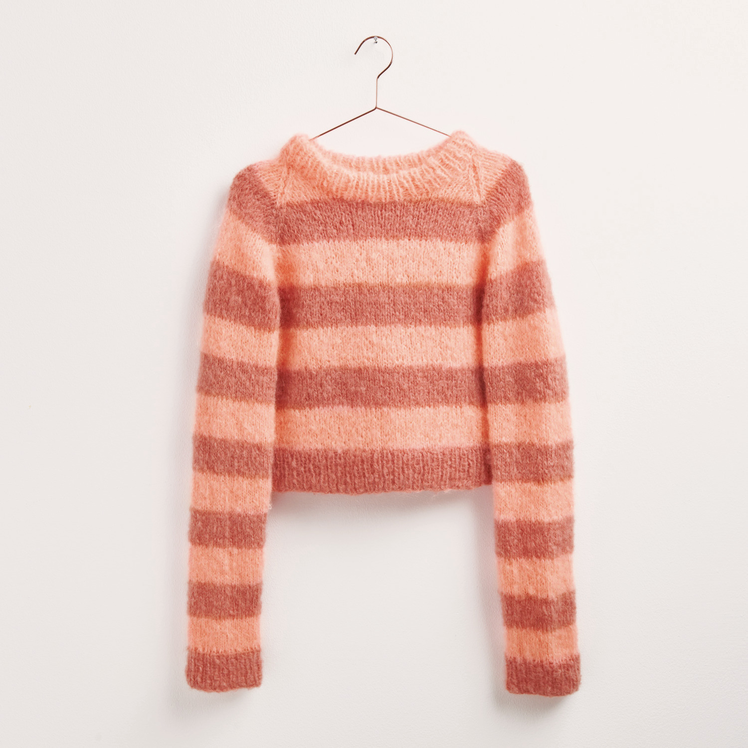 Strickset Pullover Modell 20 aus Made by Me No. 19: Gestreifter Pullover in Terracotta und Lachs, aus Mohair Merino Chunky Wolle.