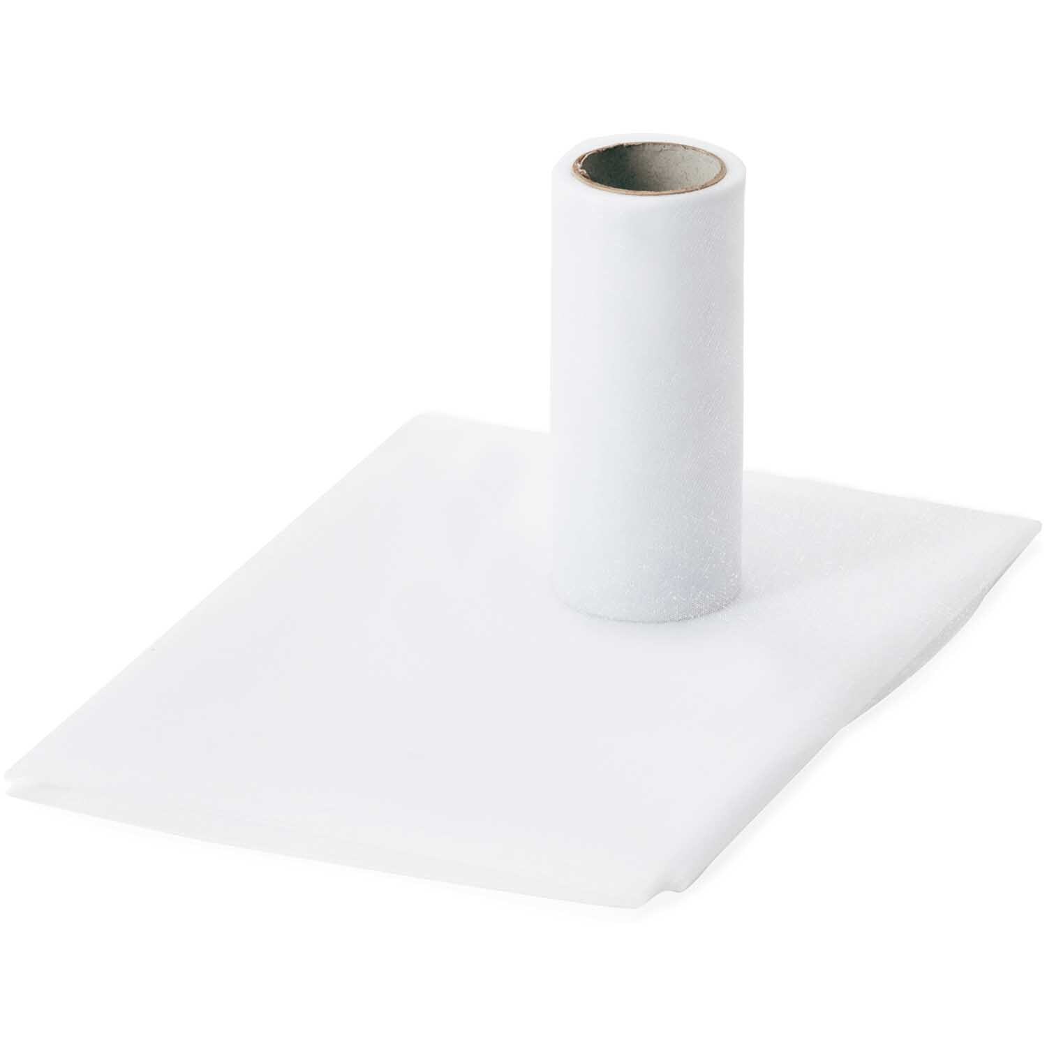 Dekostoff Organza 200x70cm in Weiß, präsentiert als Rolle auf einem Tisch, ideal für kreative Projekte.