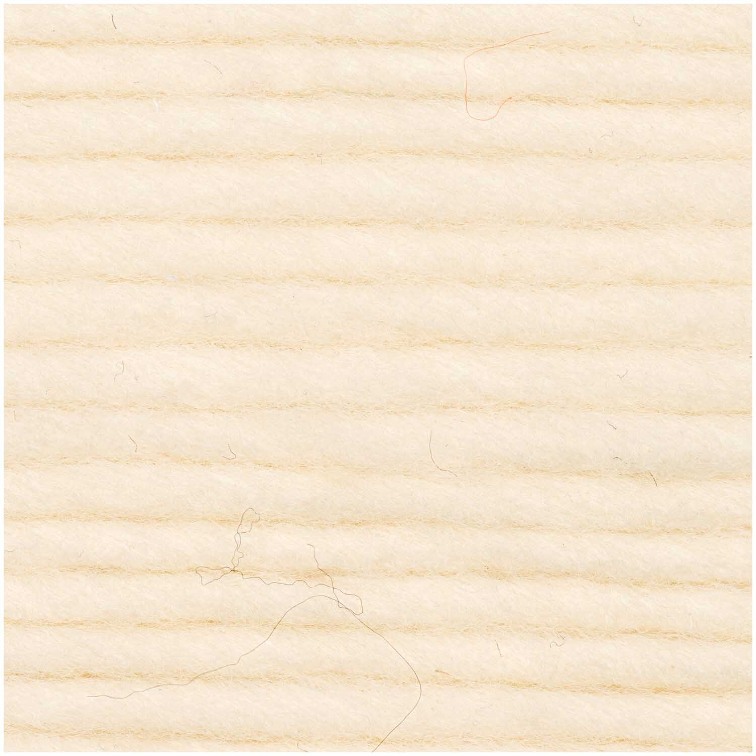 Essentials Super super chunky Wolle in Creme von Rico Design, 100g, 90m, Nahaufnahme der Textur.