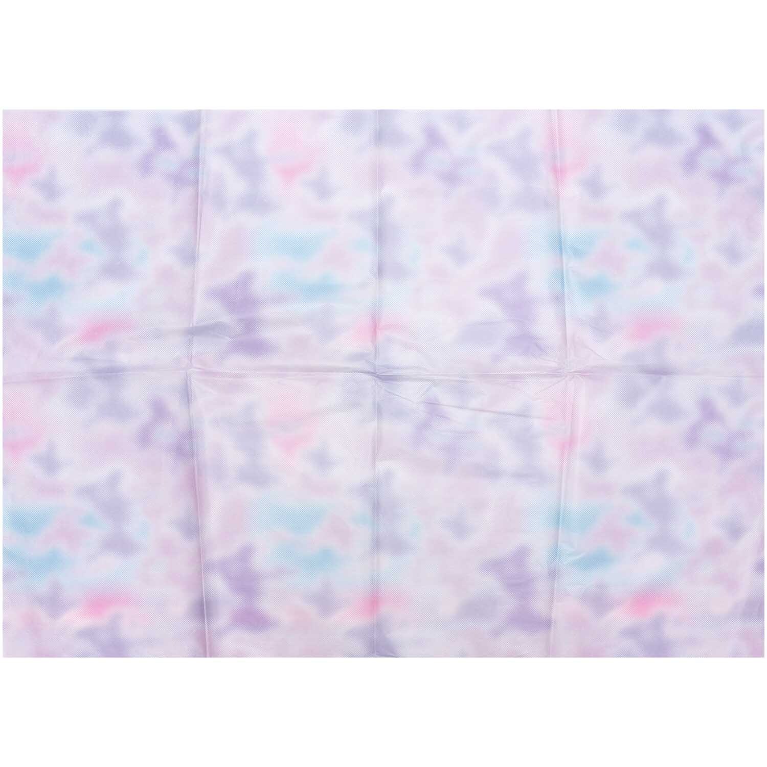 Paper Poetry Seidenpapier Blurry Blue zeigt ein verschwommenes Muster in Pastelltönen auf 50x70cm. Ideal für kreative Projekte.