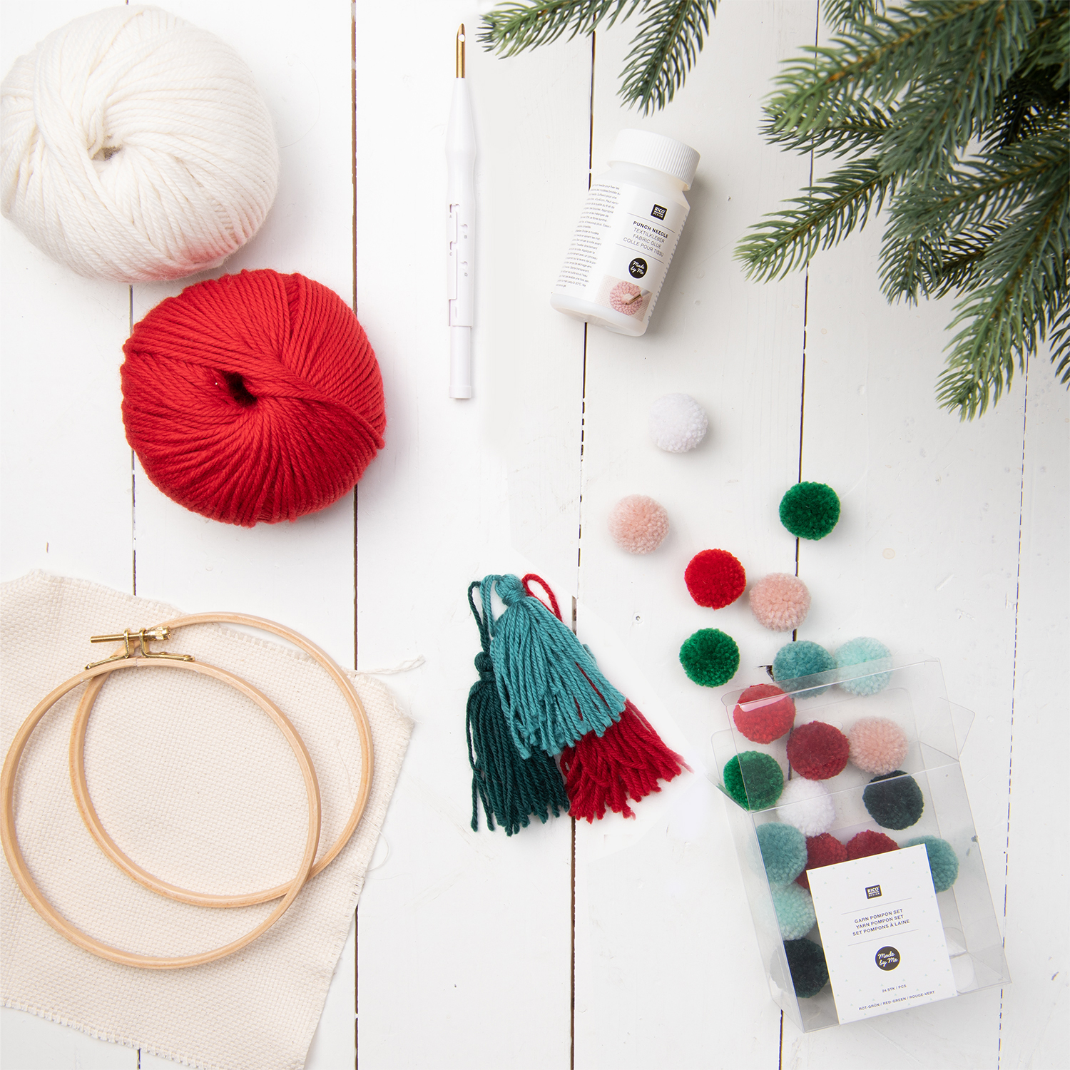 Anleitung gepunkteter Punch Needle Weihnachtsstrumpf von Rico Design