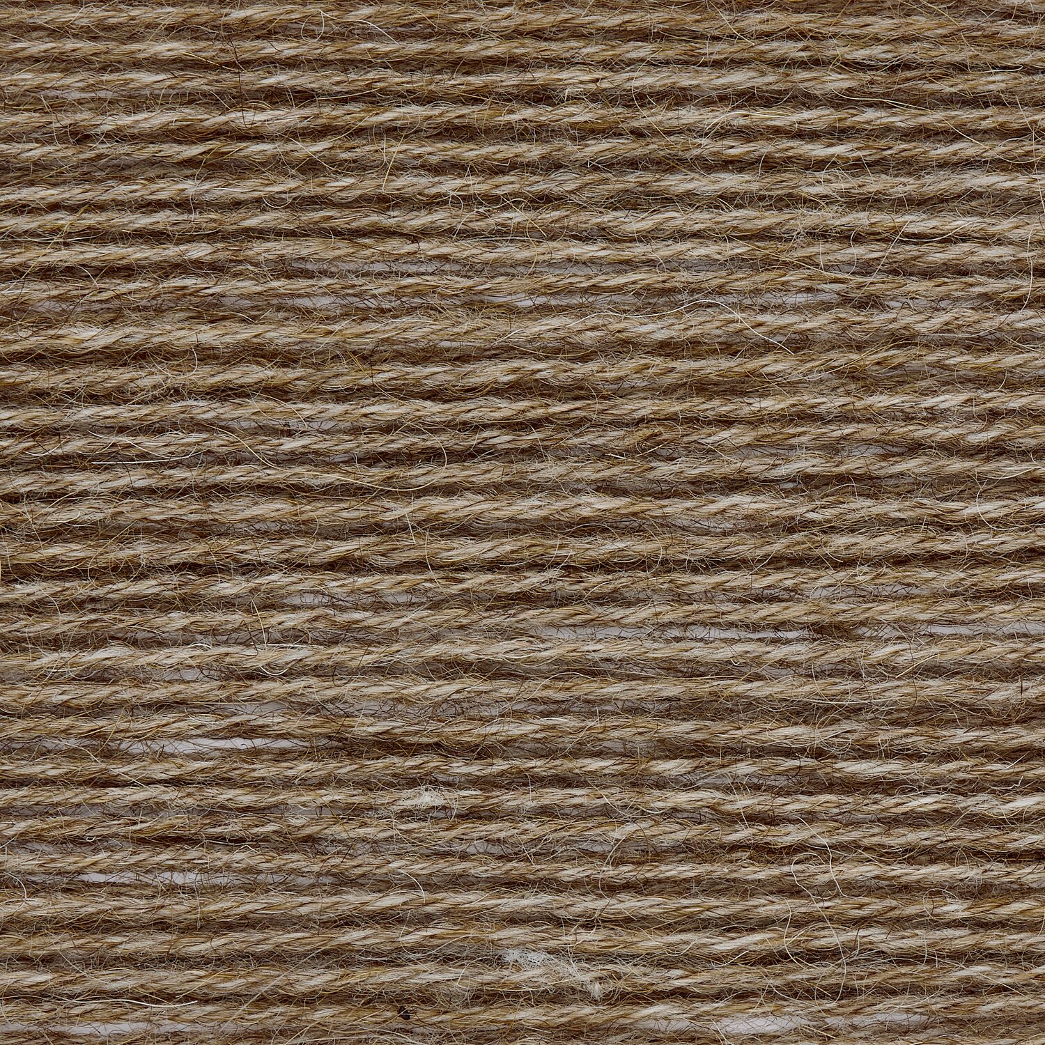 Socks Alpaca Luxury 4-fädig Garn von Rico Design, naturmeliert, detailnah fotografiert, strukturiert aufgewickelt, 100g 380m für warme Socken und Accessoires