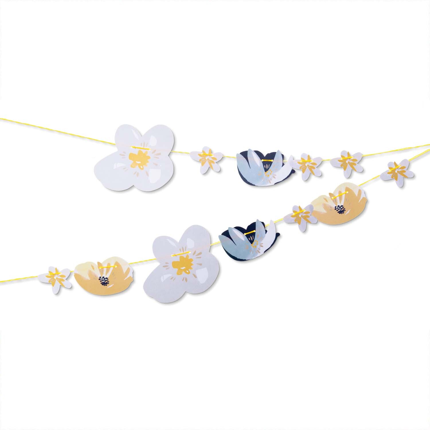Paper Poetry Girlande Crafted Nature zeigt eine dekorative Blumenreihe in sanften Farben auf 2m Länge. Ideal für kreative Dekorationen.
