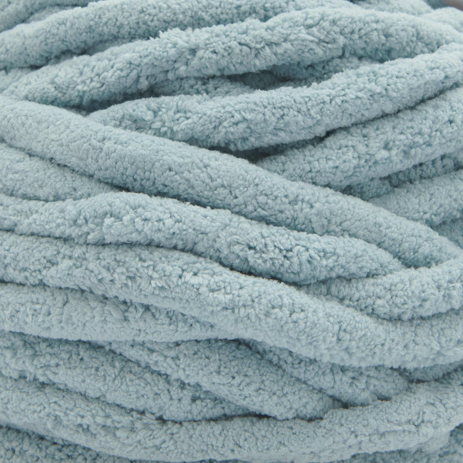 Chenillove Super Big: Flauschiges Garn in Aqua von Rico Design, ideal für kreative Strickprojekte.
