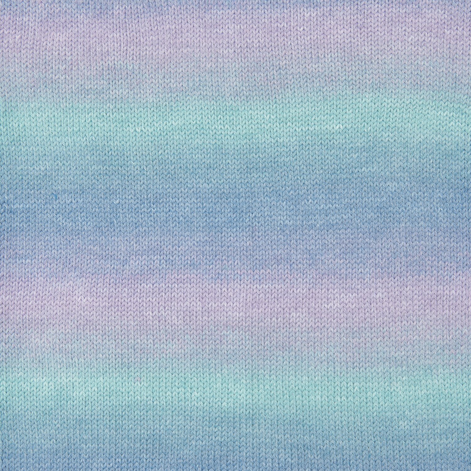 Rico Baby Dream dk A Luxury Touch zeigt ein gestricktes Muster in sanften Aqua-Tönen. Perfekt für weiche, luxuriöse Strickprojekte.