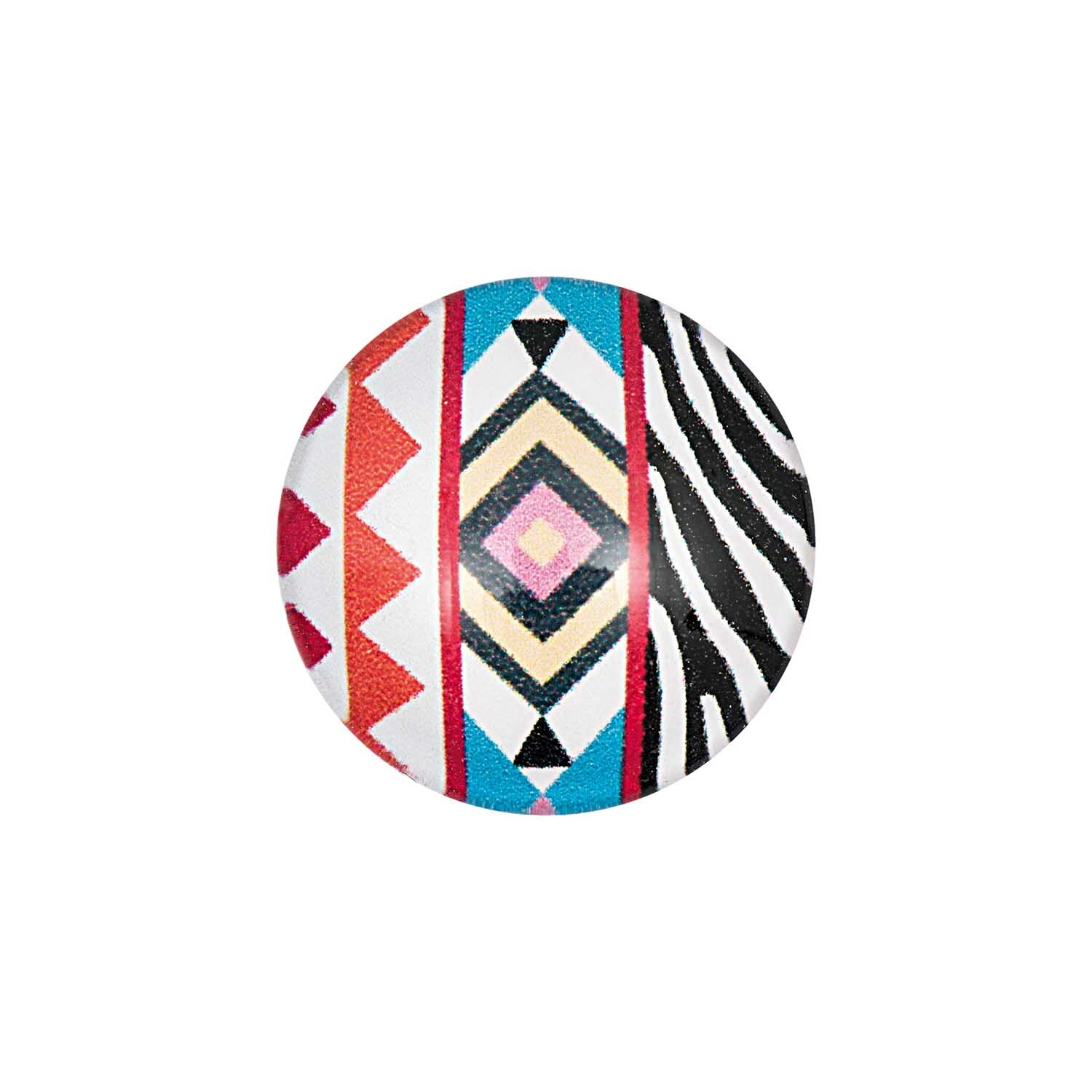 Cabochon Rauten-Zebra-Zickzack Muster 20mm Glas von Rico Design zeigt ein lebendiges, mehrfarbiges geometrisches Design mit Rauten und Zickzacklinien.