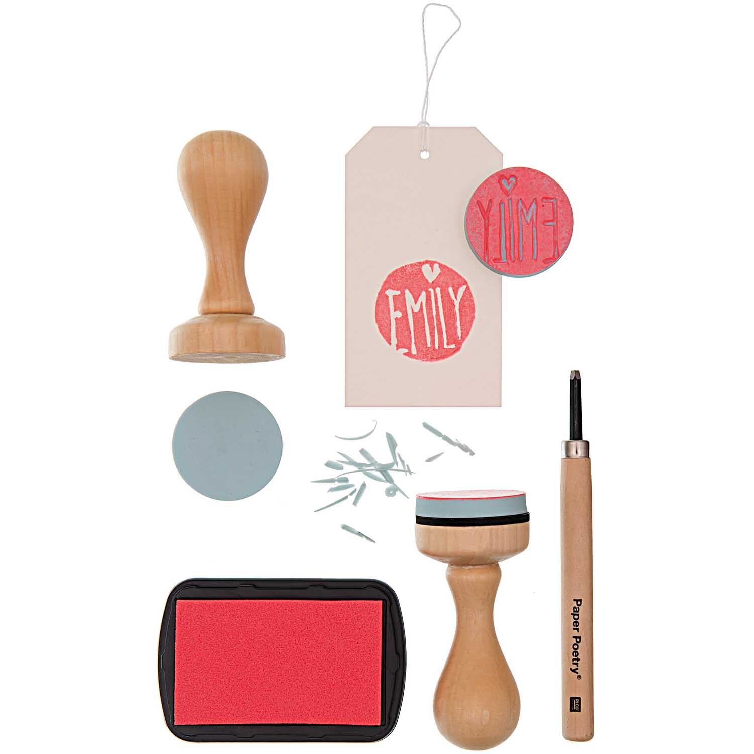 Paper Poetry Schnitzwerkzeug für Stempelgummi, 6-teiliges Set von Rico Design mit Holzgriffen und rotem Stempelkissen, ideal für kreative Bastelprojekte.