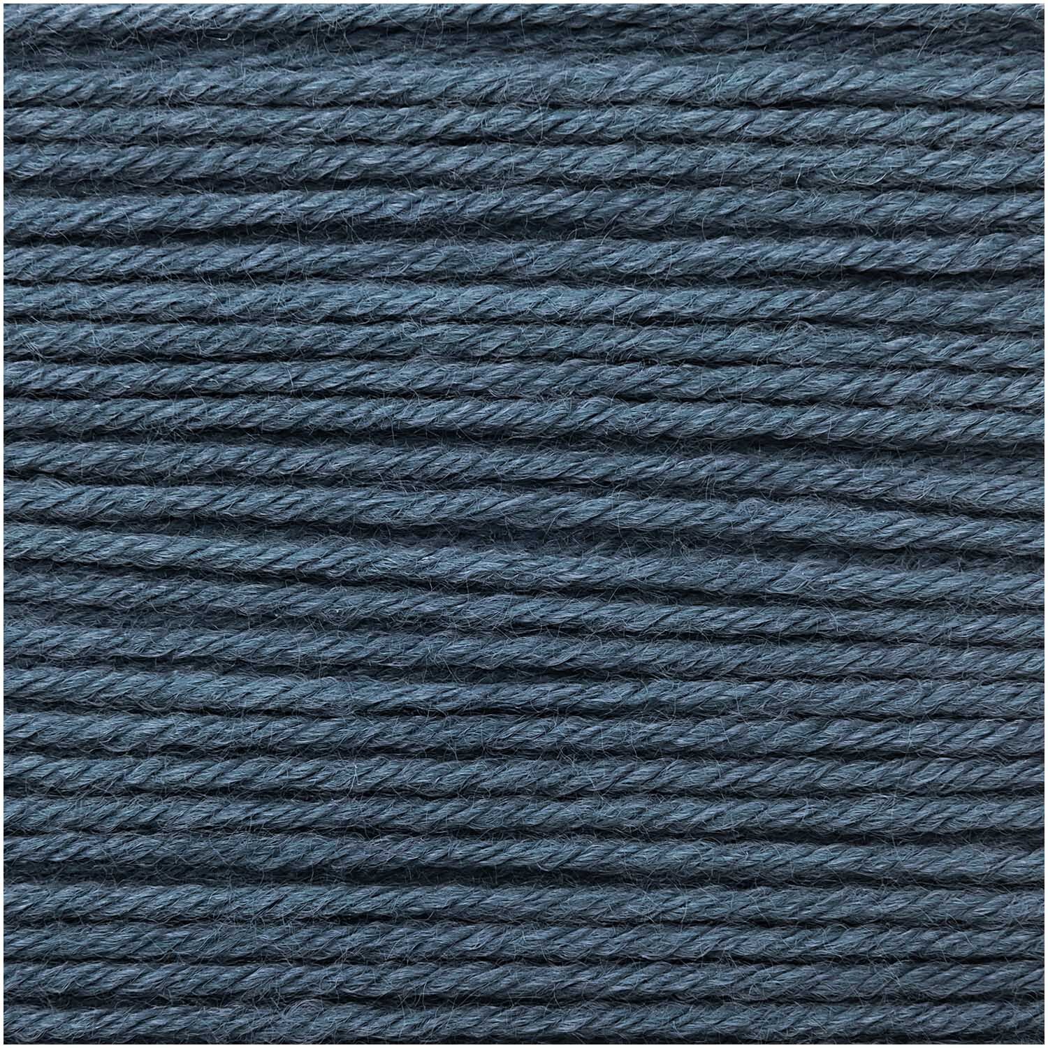 Rico Baby Dream dk uni - A Luxury Touch: Weiches, dunkelblaues Garn von Rico Design, ideal für Strickprojekte.