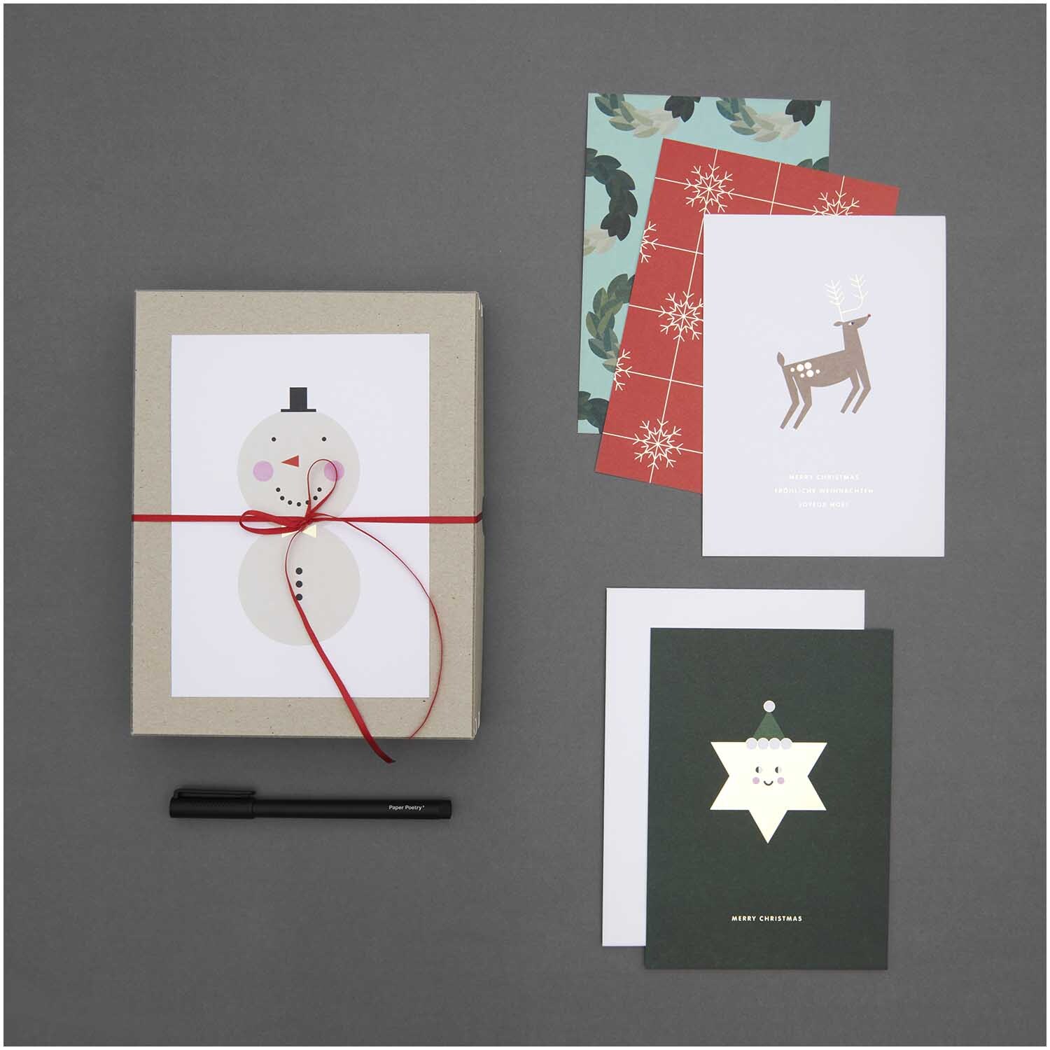 Paper Poetry Postkartenblock I love Christmas 10 Stück mit festlichen Motiven in Rot, Grün und Weiß auf grauem Hintergrund.
