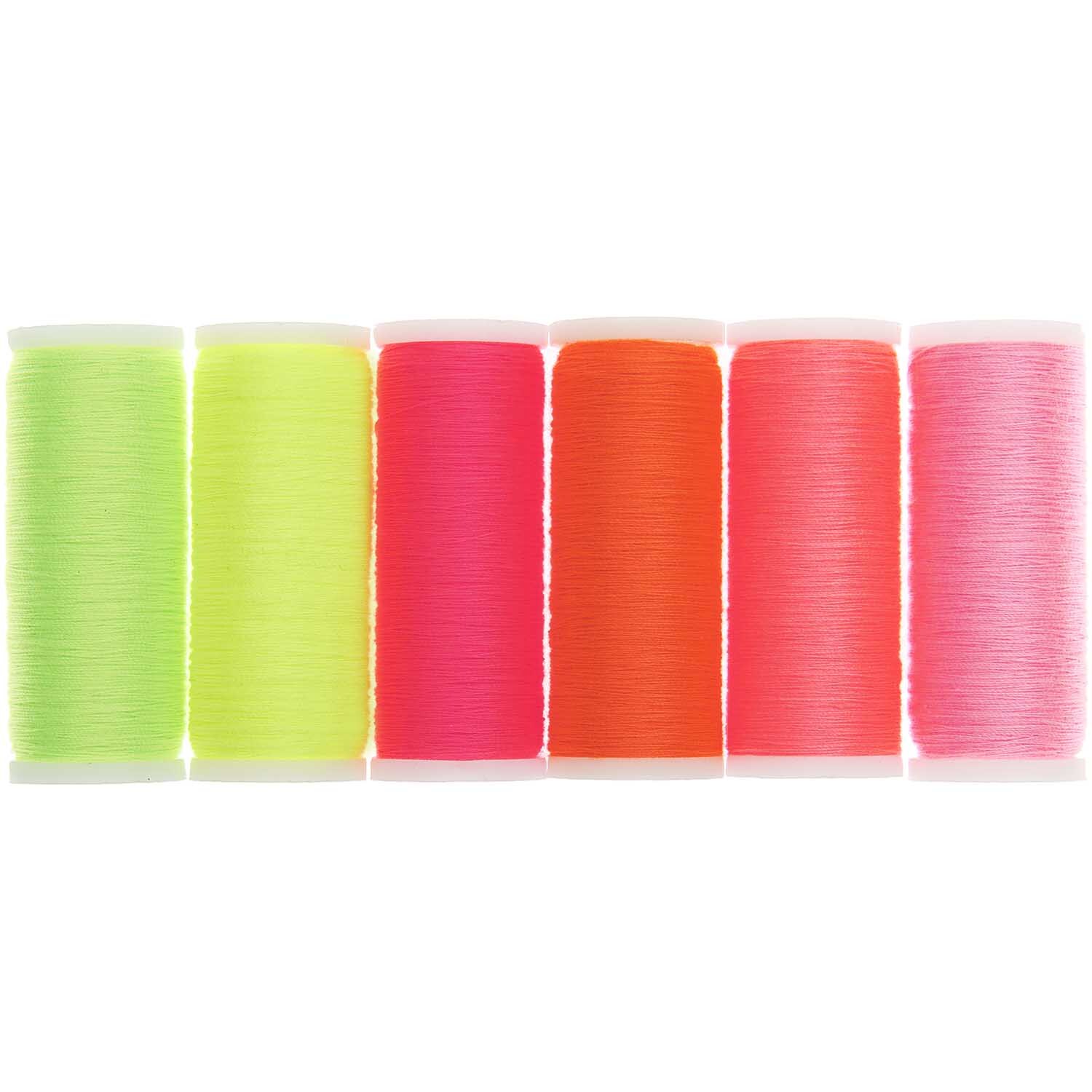 Nähgarn Set Neon 6x 100m von Rico Design zeigt sechs leuchtende Garnrollen in verschiedenen Neonfarben.