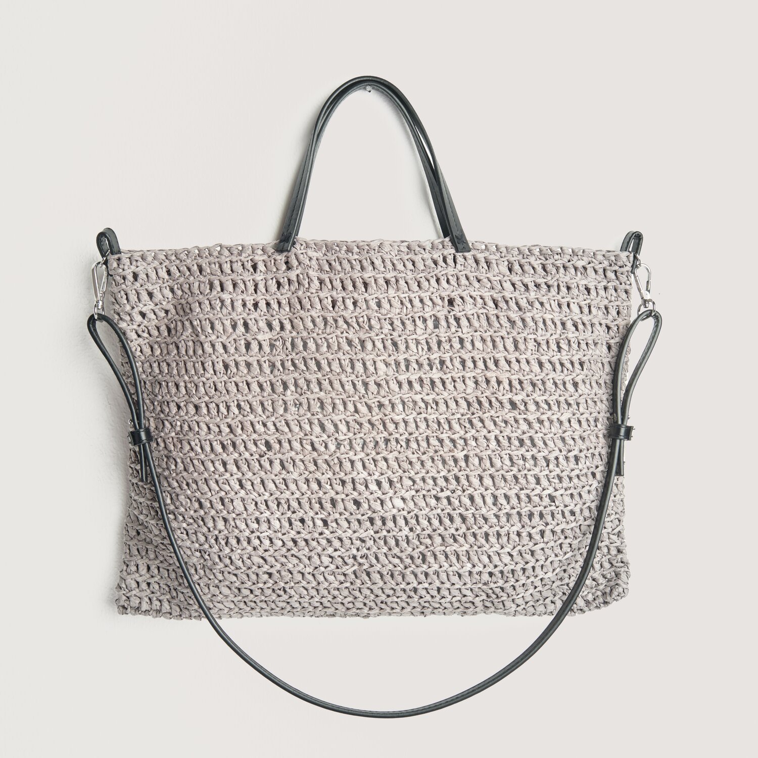 Häkelset Tasche Modell 17 aus Home Special, handgefertigt in Taupe von Rico Design, mit schwarzen Griffen.