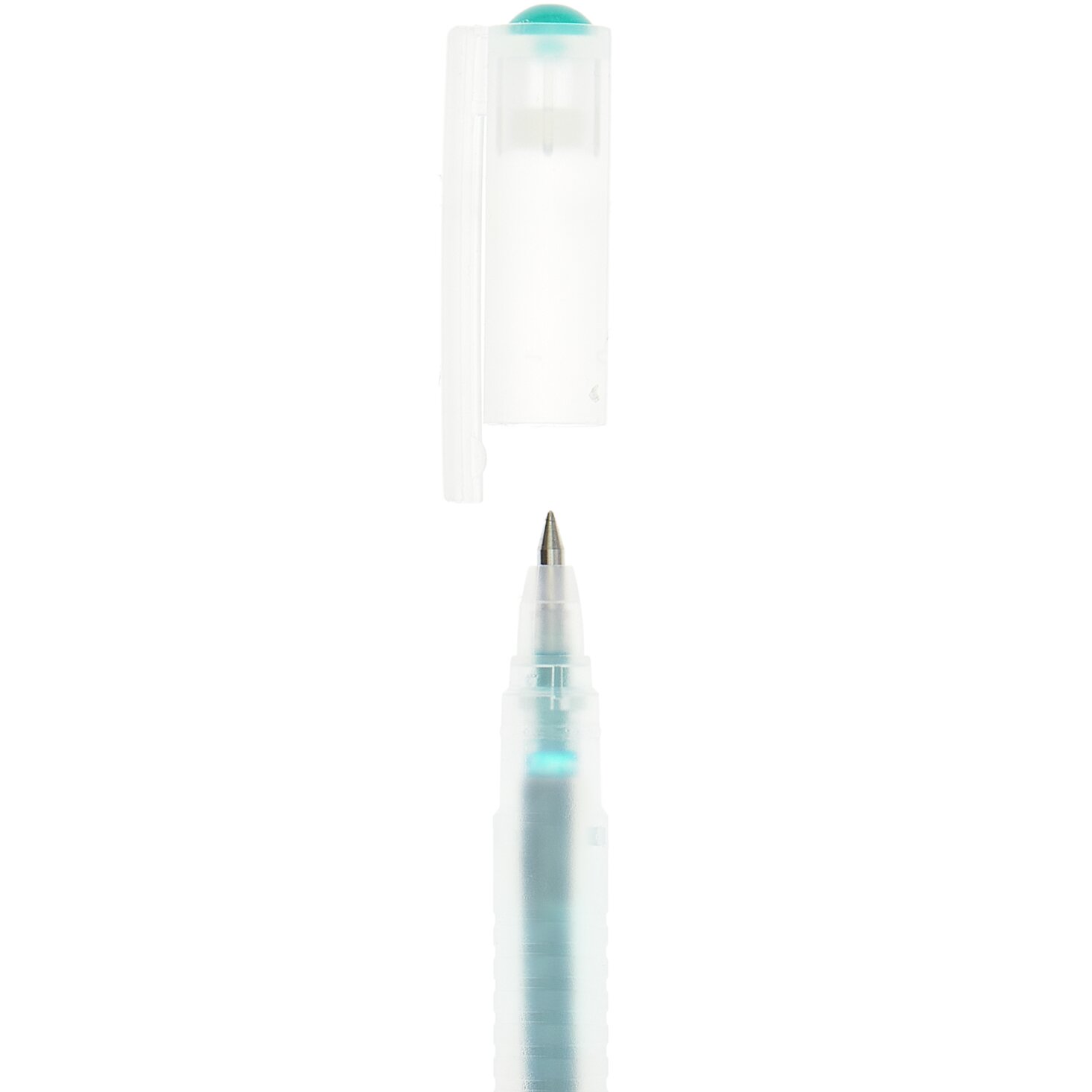 Gelstift Basic 0,5mm von Rico Design in Nahaufnahme, zeigt die Spitze und die abgenommene Kappe.