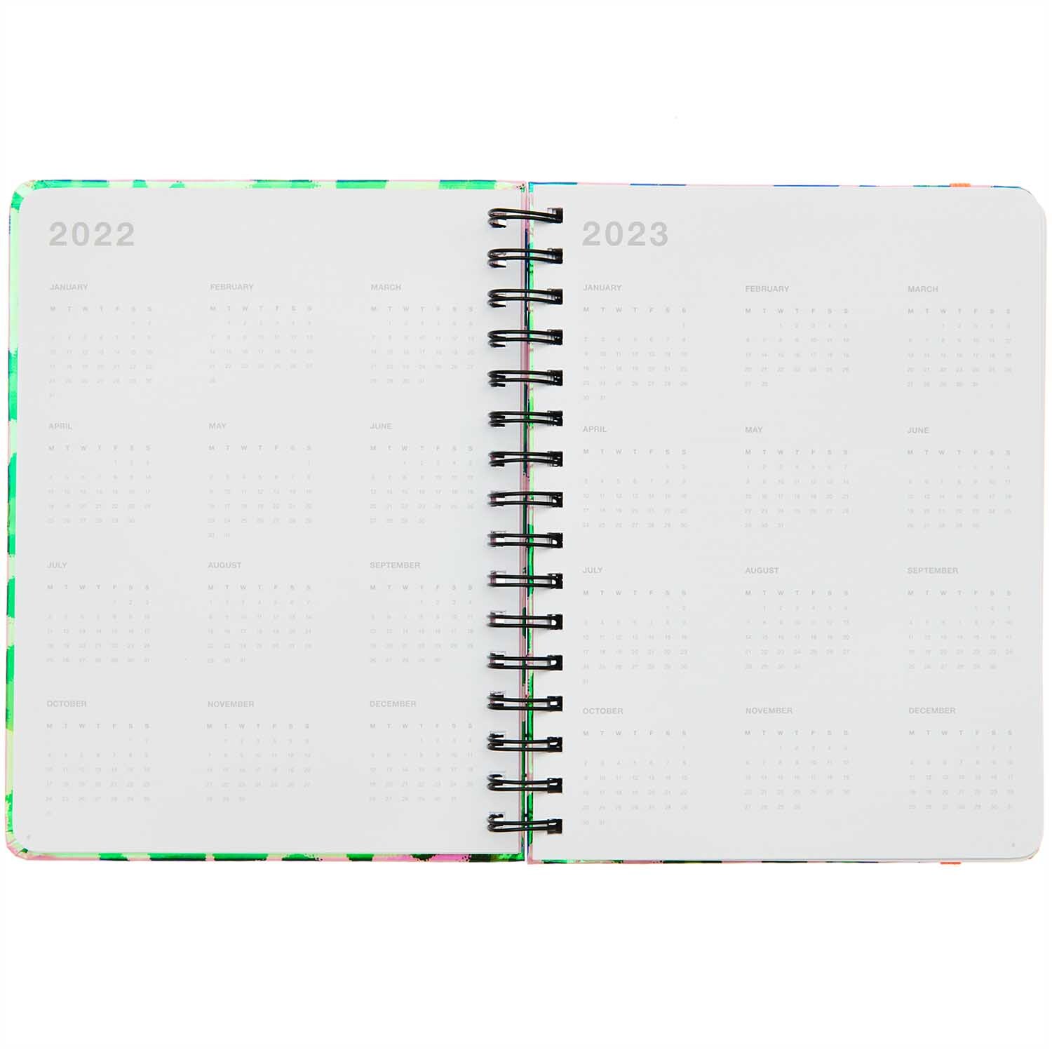 Paper Poetry Bullet Diary mit Spiralbindung, zeigt geöffnete Kalenderseiten für 2022 und 2023. Ideal für Notizen und Planungen.