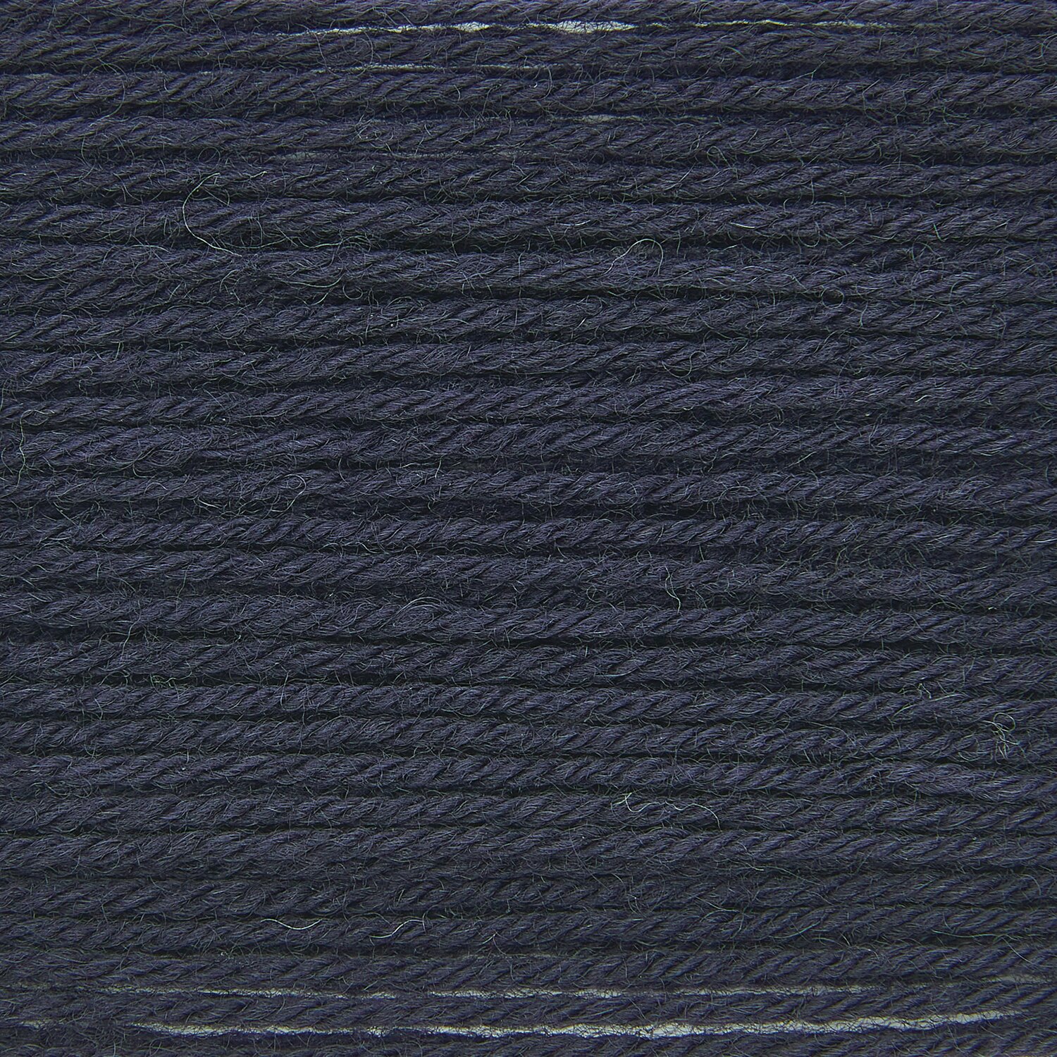 Wickelkarte des Garns Essentials Fine Fine Merino in der Farbe 008 Marine.