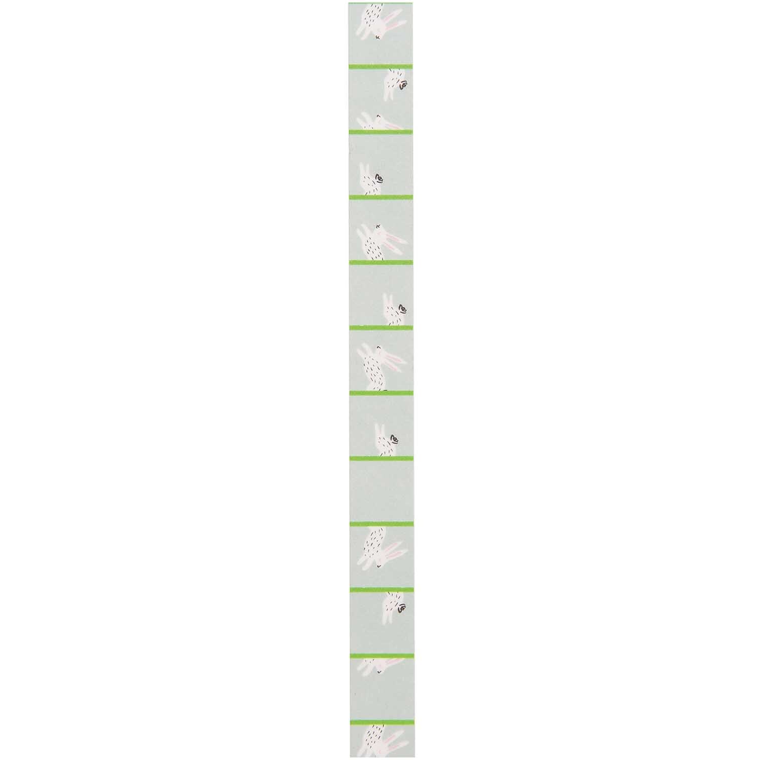 Paper Poetry Tape Bunny Hop mint 1,5cm 10m zeigt ein grünes Band mit weißen Hasenmotiven von Rico Design.