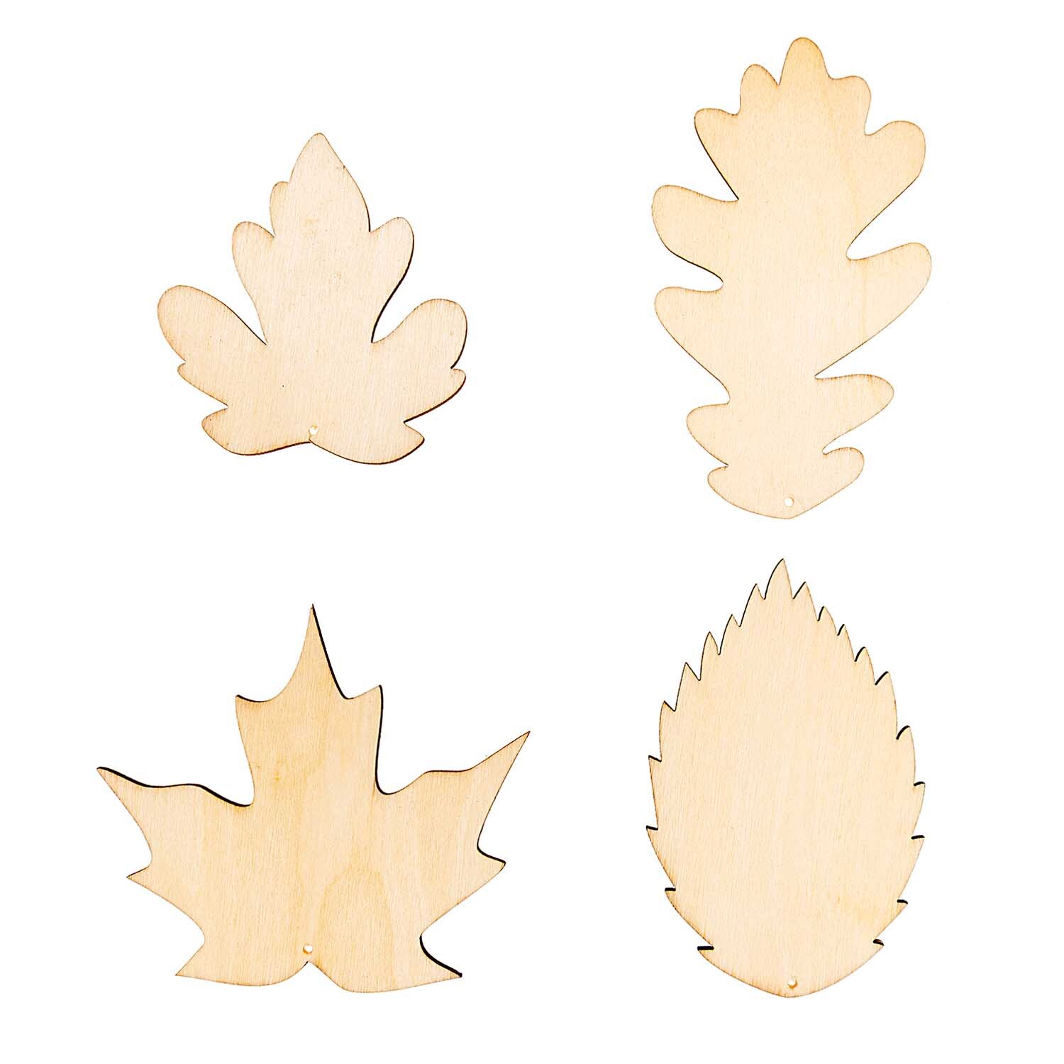 Holzdekoanhänger-Set Blätter: Vier beige Holzanhänger in Blattform von Rico Design, ideal für kreative Dekorationen.