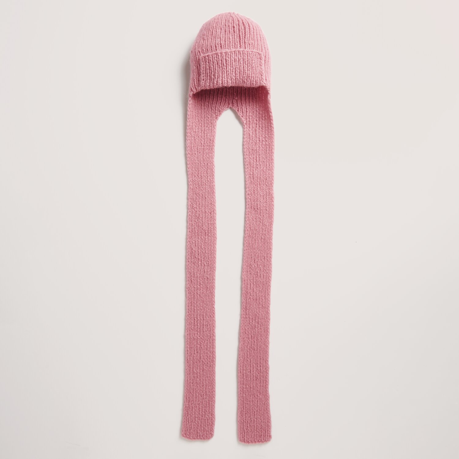 Made by Me No. 21 Herbst-Winter: Lange, korallfarbene Strickmütze aus Baby Alpaka und Merino.