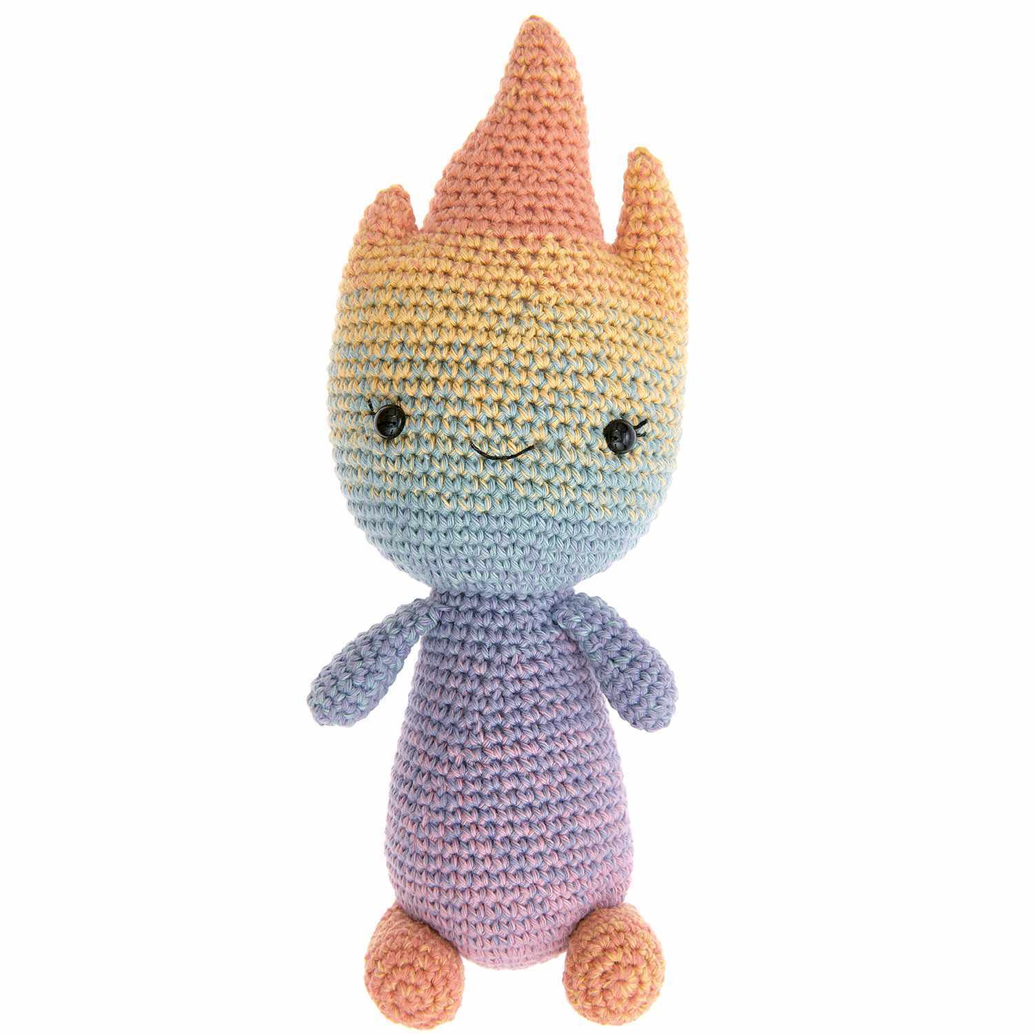 Häkelset Flame-Head: Buntes, gehäkeltes Stofftier mit Flammenkopf und freundlichem Gesicht. Ideal für kreative Handarbeitsprojekte.