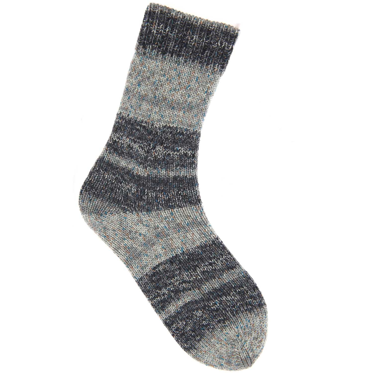 Socks Sprinkly Striply 6-fädig: Graue, gestrickte Socke von Rico Design mit Wolkenmuster, 150g, 400m.