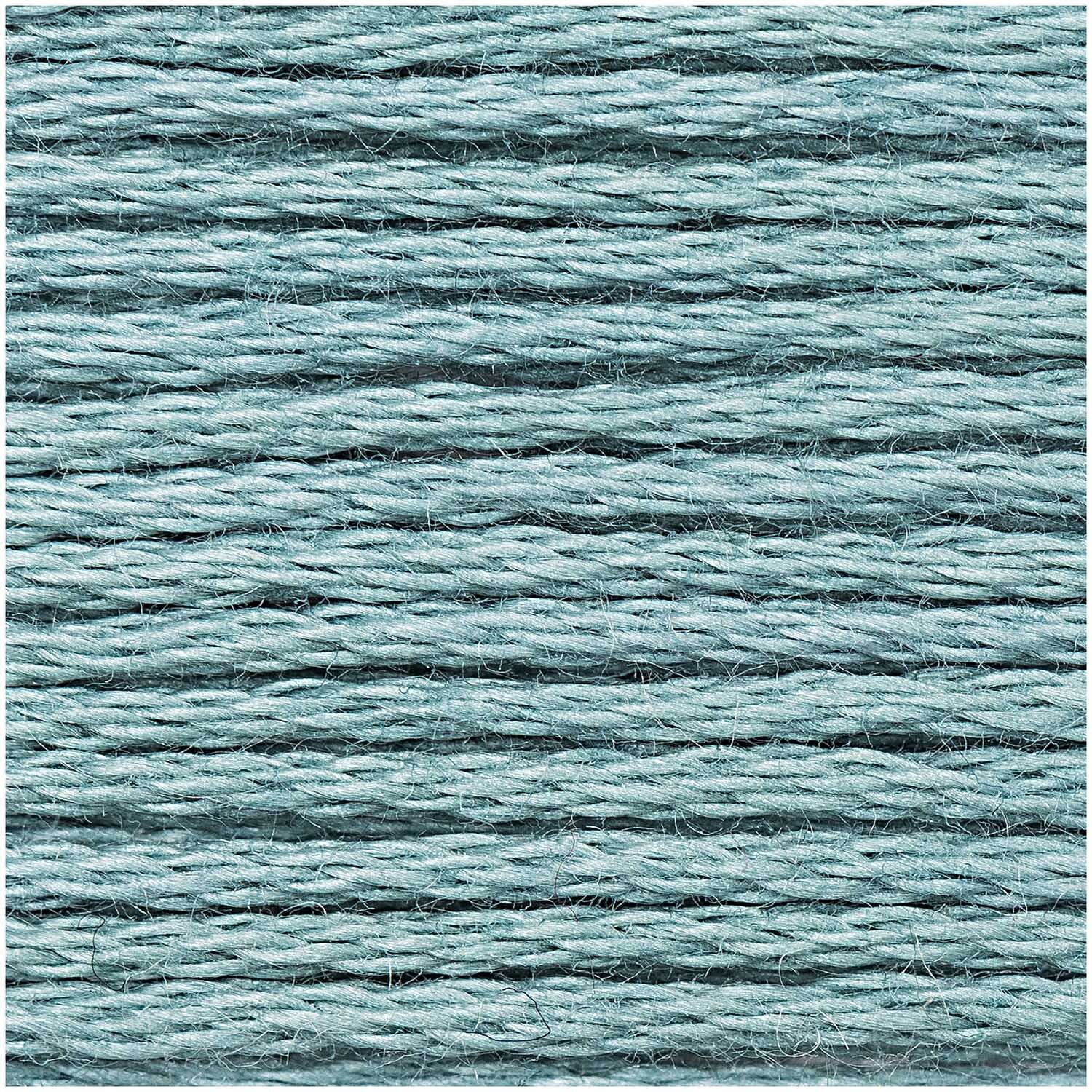 Sticktwist 8m von Rico Design in einem sanften Blauton, ideal für Stickprojekte und Handarbeiten.