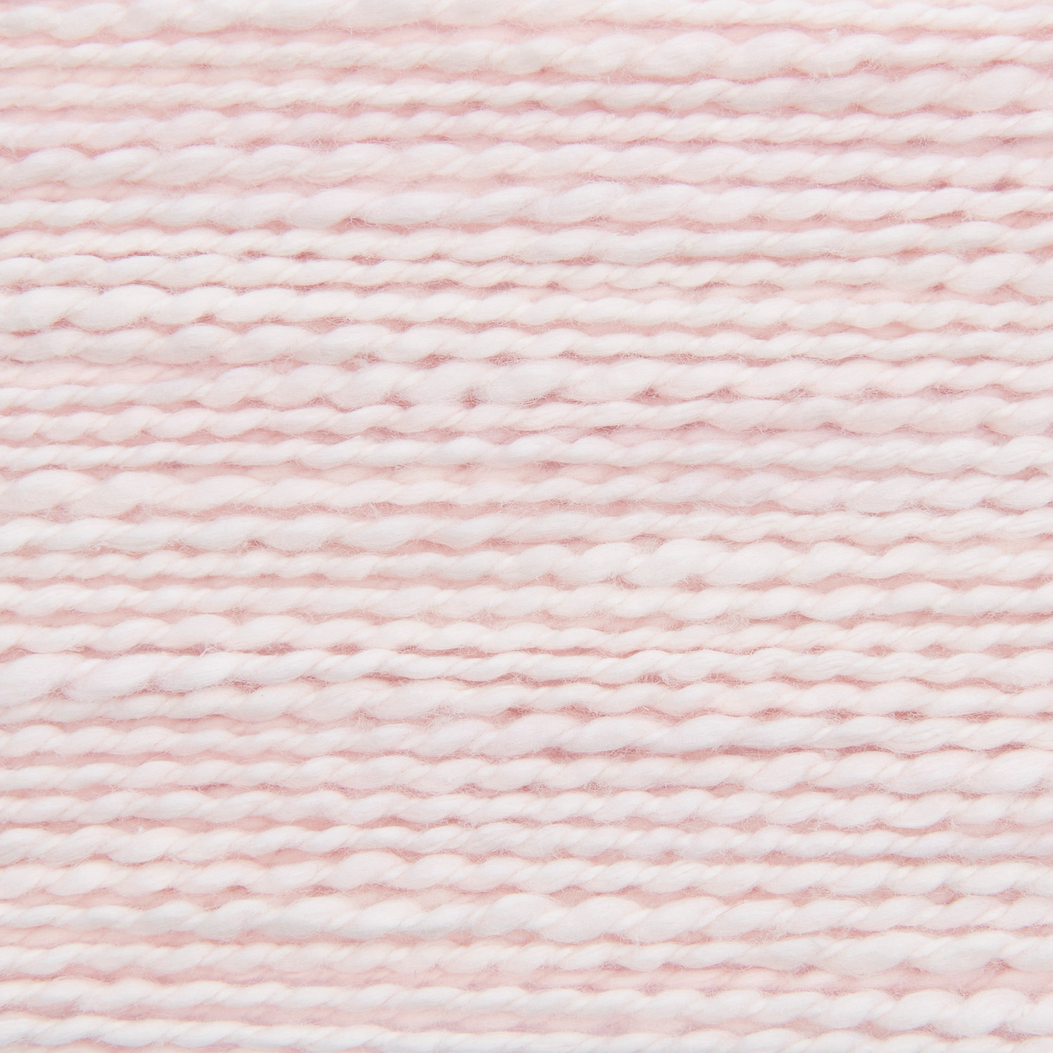 Essentials Super Cotton dk, weiches Garn in zartem Puder von Rico Design, ideal für Strickprojekte.