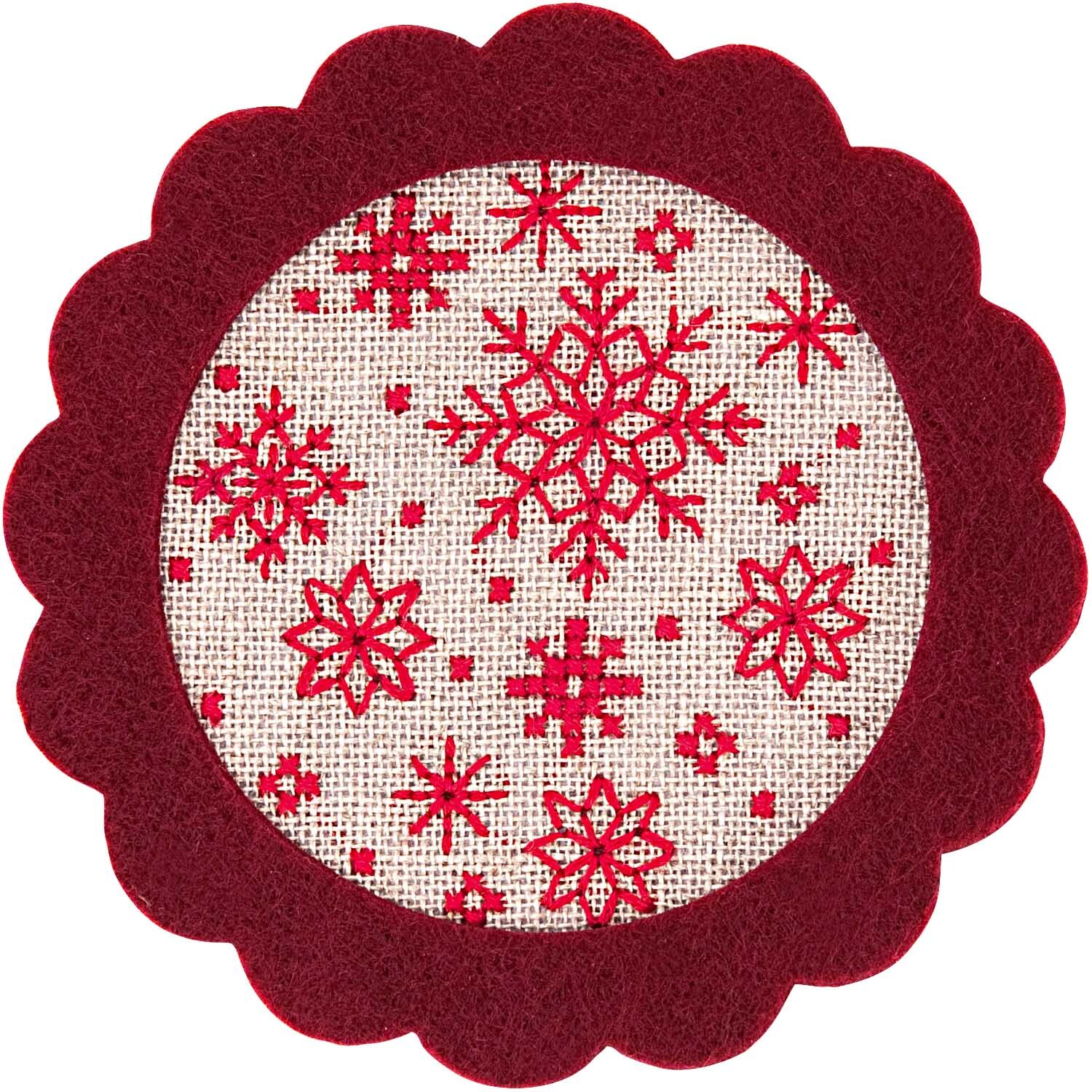 Stickpackung Sterne 10cm zeigt rote Schneeflocken auf beigem Stoff, umrahmt von rotem Filz. Marke: Rico Design.