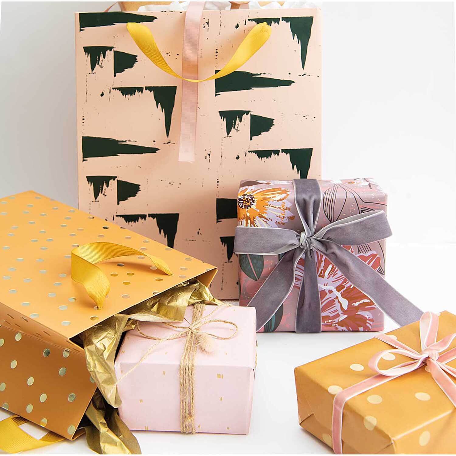 Paper Poetry Geschenktüte Punkte senf 18x26x12cm von Rico Design