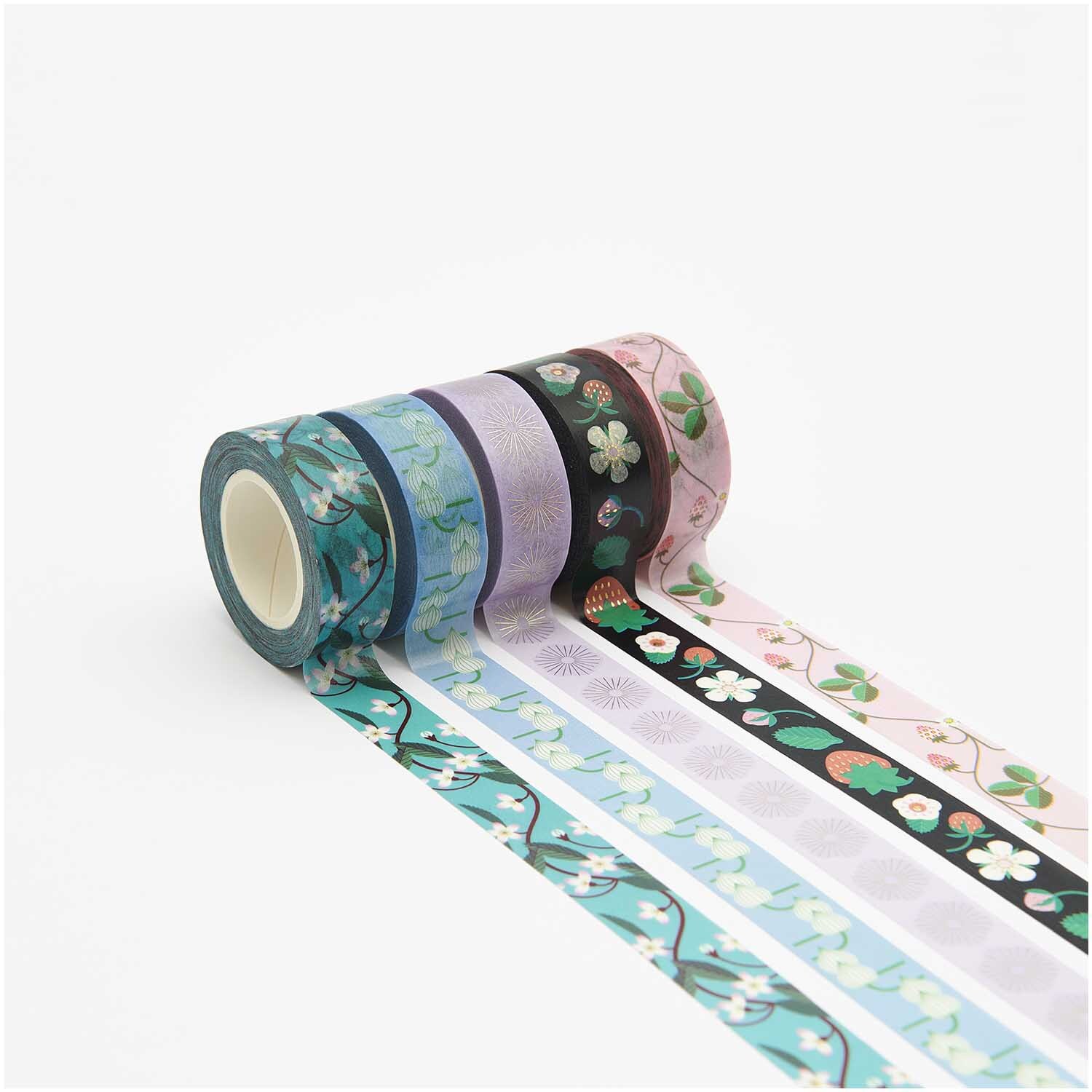 Paper Poetry Tape Set Floral 15mm 10m: Fünf dekorative Klebebänder mit floralen Mustern in verschiedenen Farben von Rico Design.