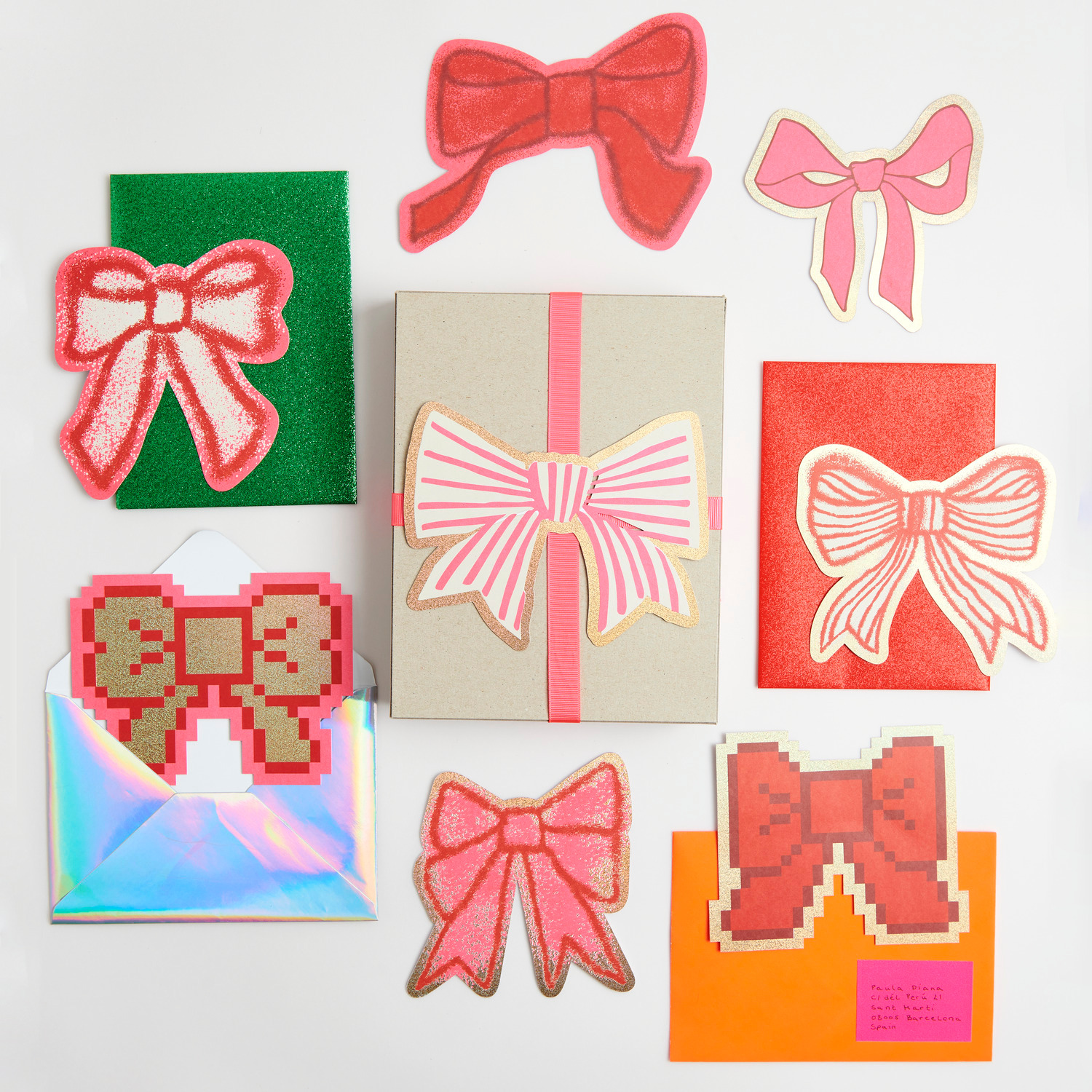 Paper Poetry Kartenset Schleifen, 8 Stück: Bunte Karten mit Schleifenmotiven in Rot und Rosa. Ideal für kreative Grußkarten.