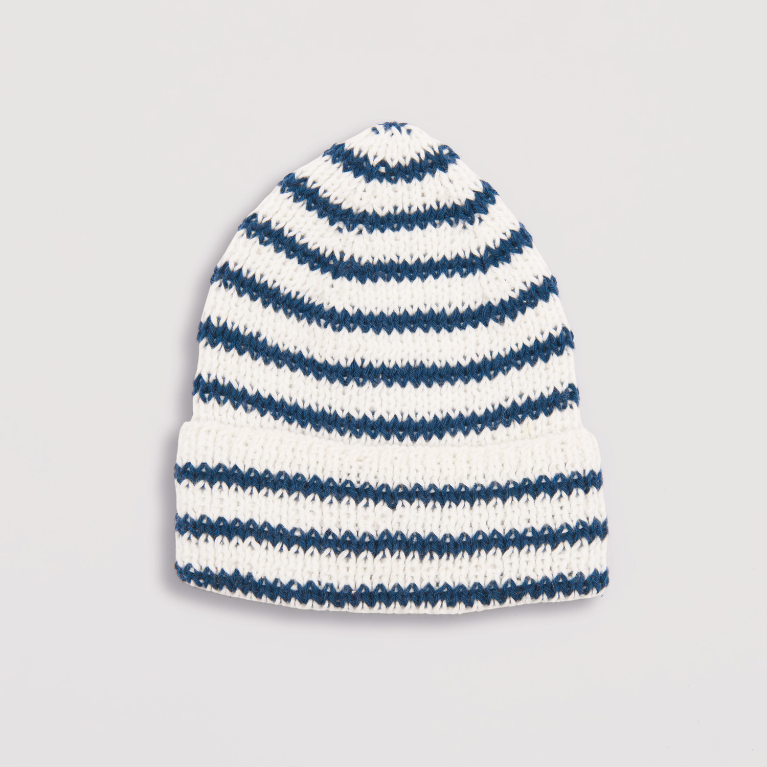 Baby Organic Cotton: Gestreifte Mütze aus Bio-Baumwolle in Marine und Weiß von Rico Design, ideal für Babys.
