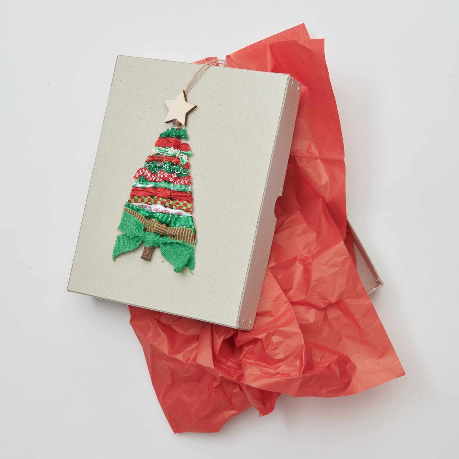 Ribbon Set Lucky Dip 30teilig, verpackt in einer Box mit weihnachtlichem Design in Rot-Grün.