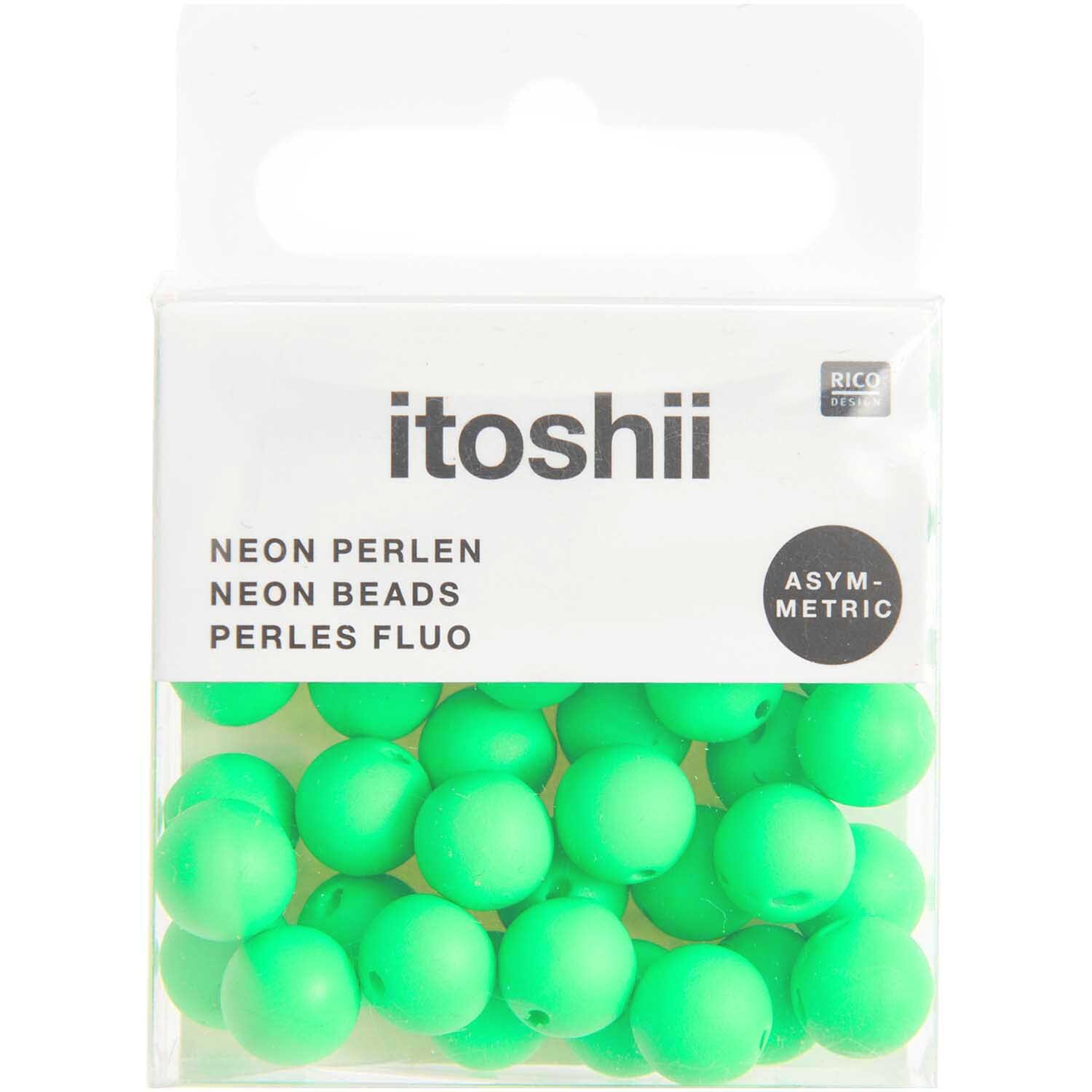 Itoshii Kunststoffperlen in leuchtendem Grün, asymmetrisch mit Lochung oben, 40 Stück in Verpackung.