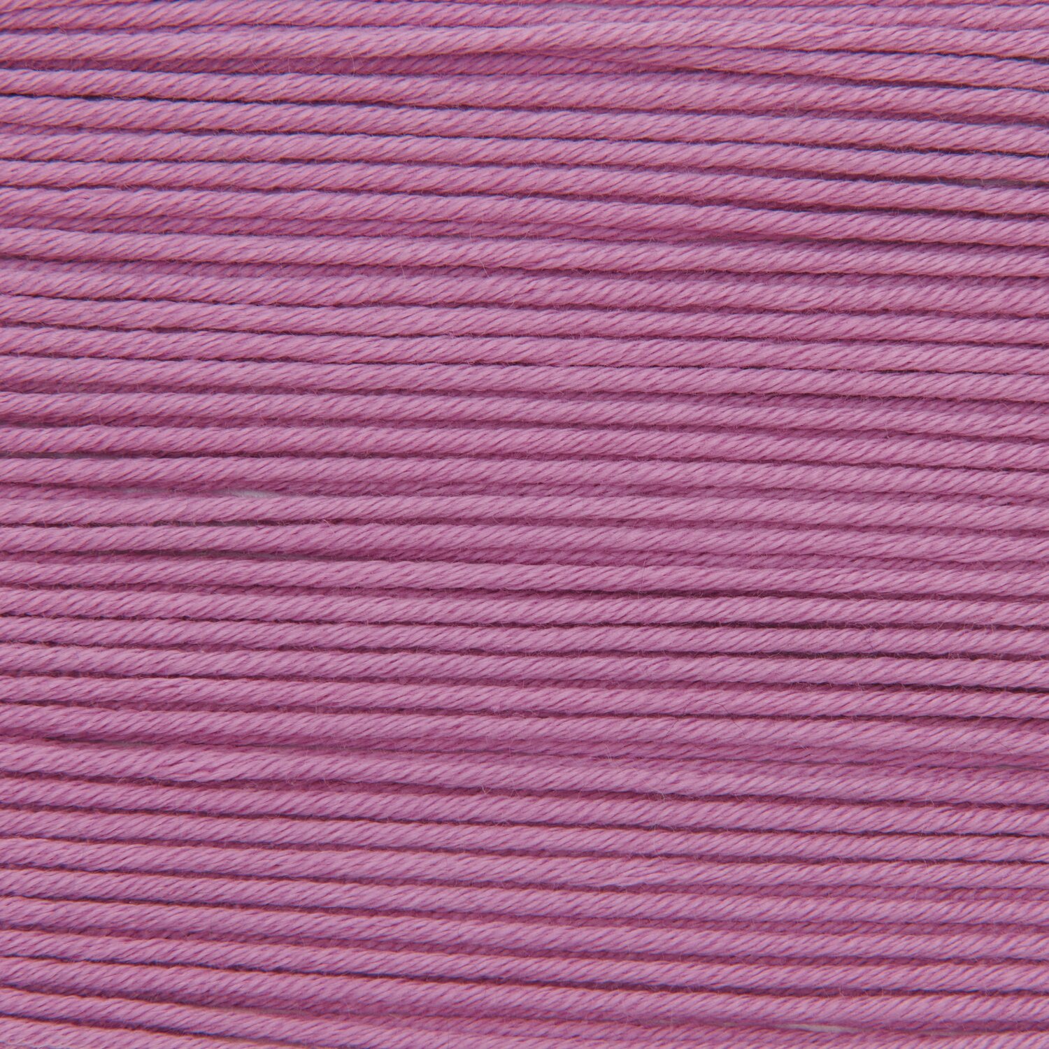 Wickelkarte des Garns Essentials Cotton dk in der Farbe 111 Violett.