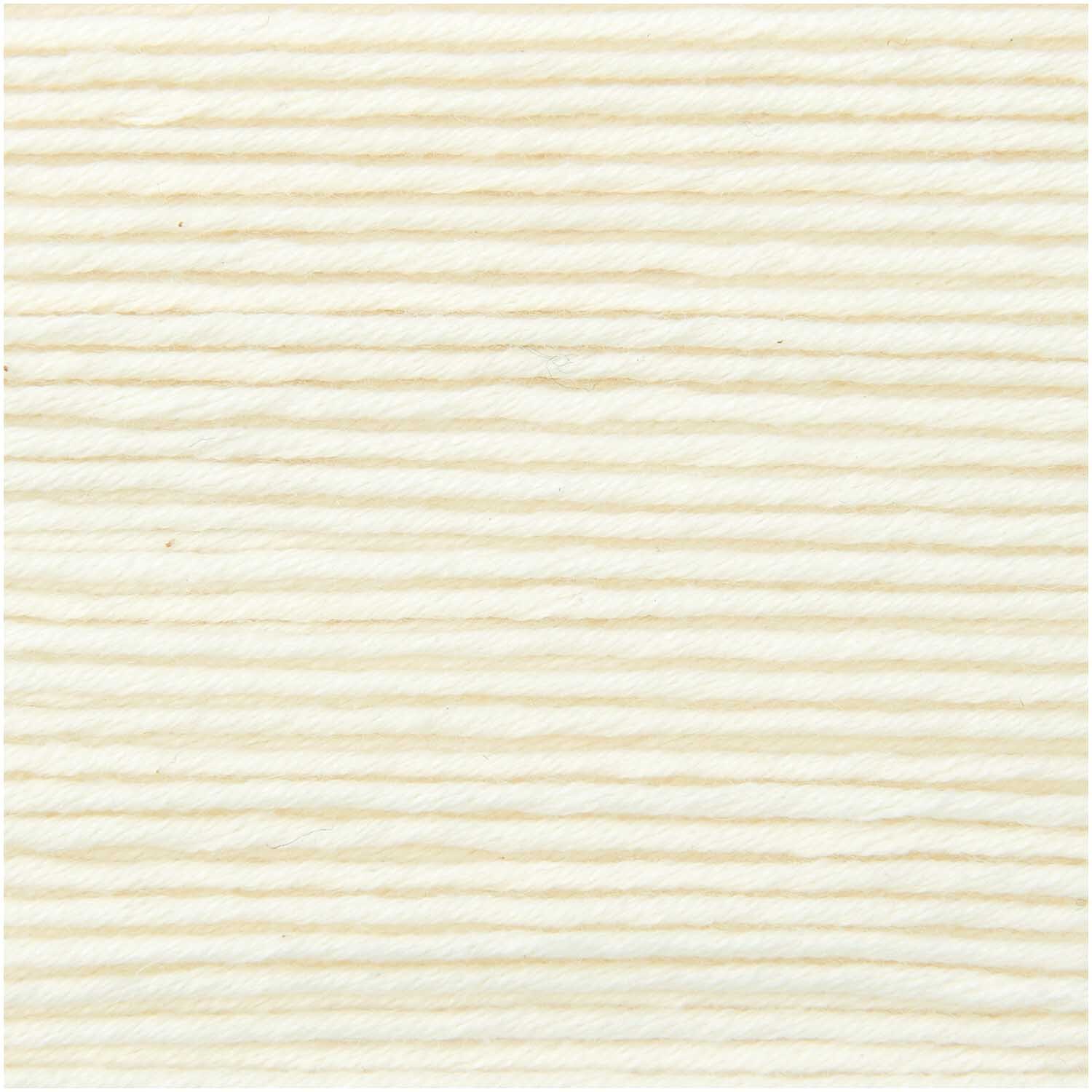 Luxury Cotton Silk Cashmere dk, weiches cremefarbenes Garn von Rico Design, 50g Knäuel mit 110m Länge, ideal für hochwertige Strickprojekte.