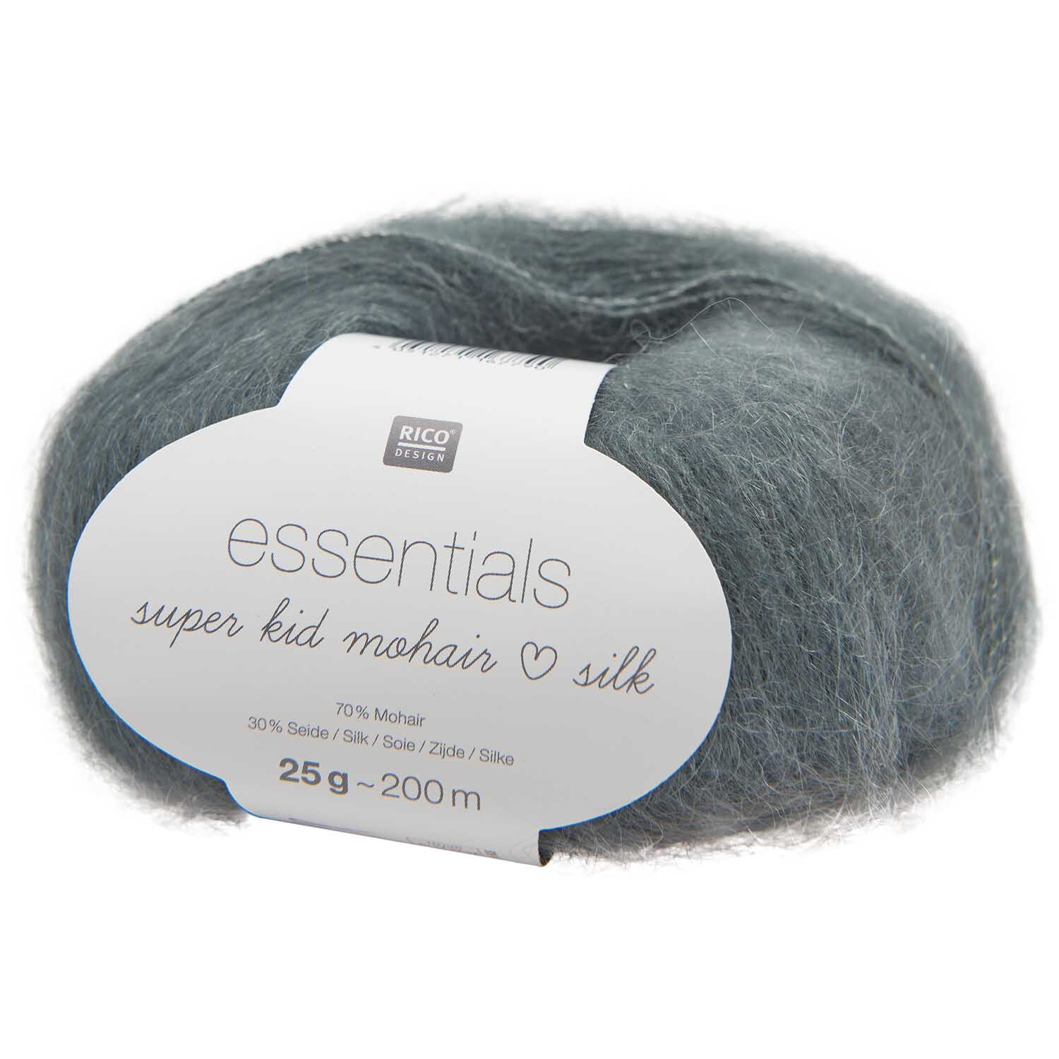 Essentials Super Kid Mohair Loves Silk: Weiches, efeufarbenes Garn von Rico Design, ideal für Stricksets wie Dreieckstuch und Schal.