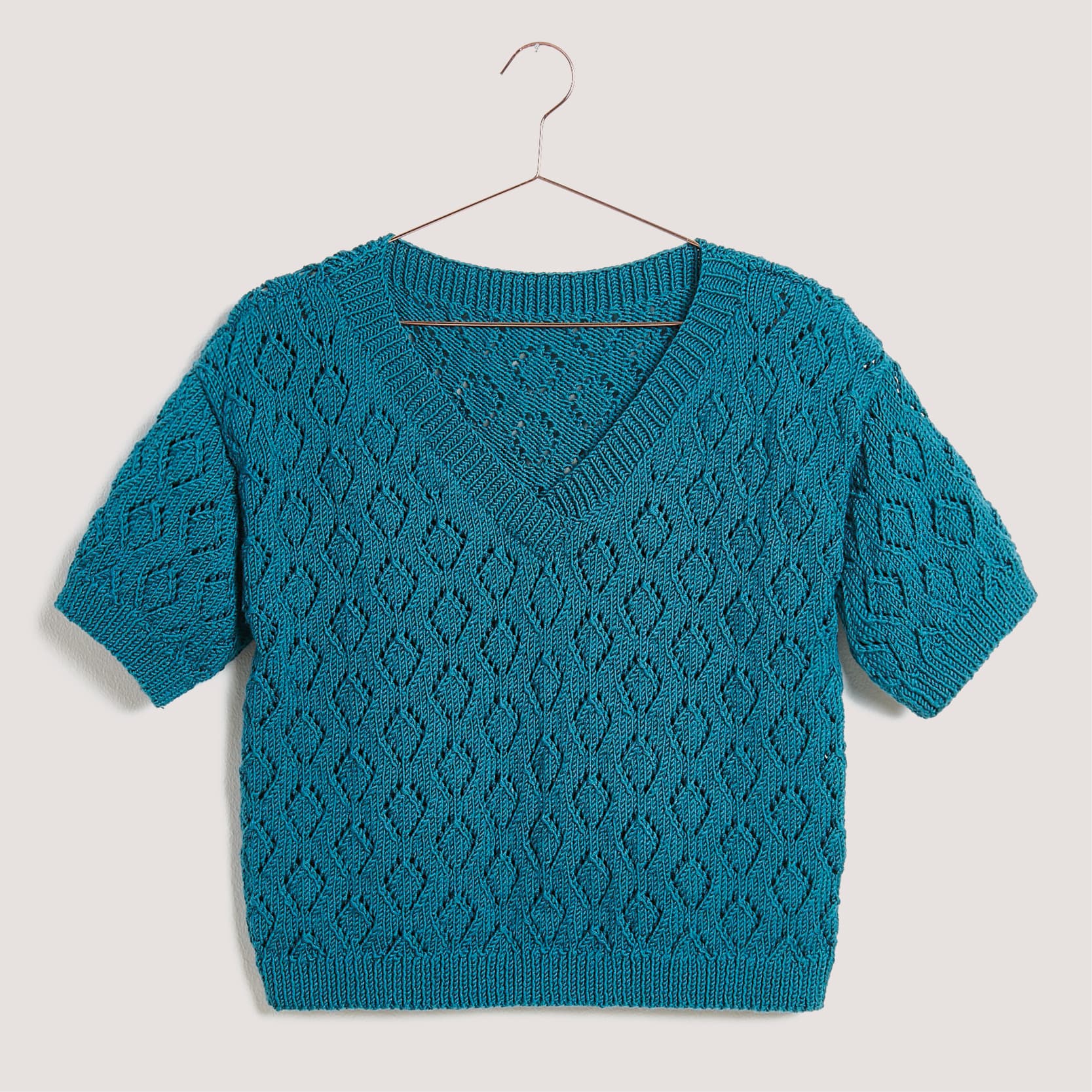 Gestricktes Shirt: Modell 10 aus dem Heft Lovewool No. 18