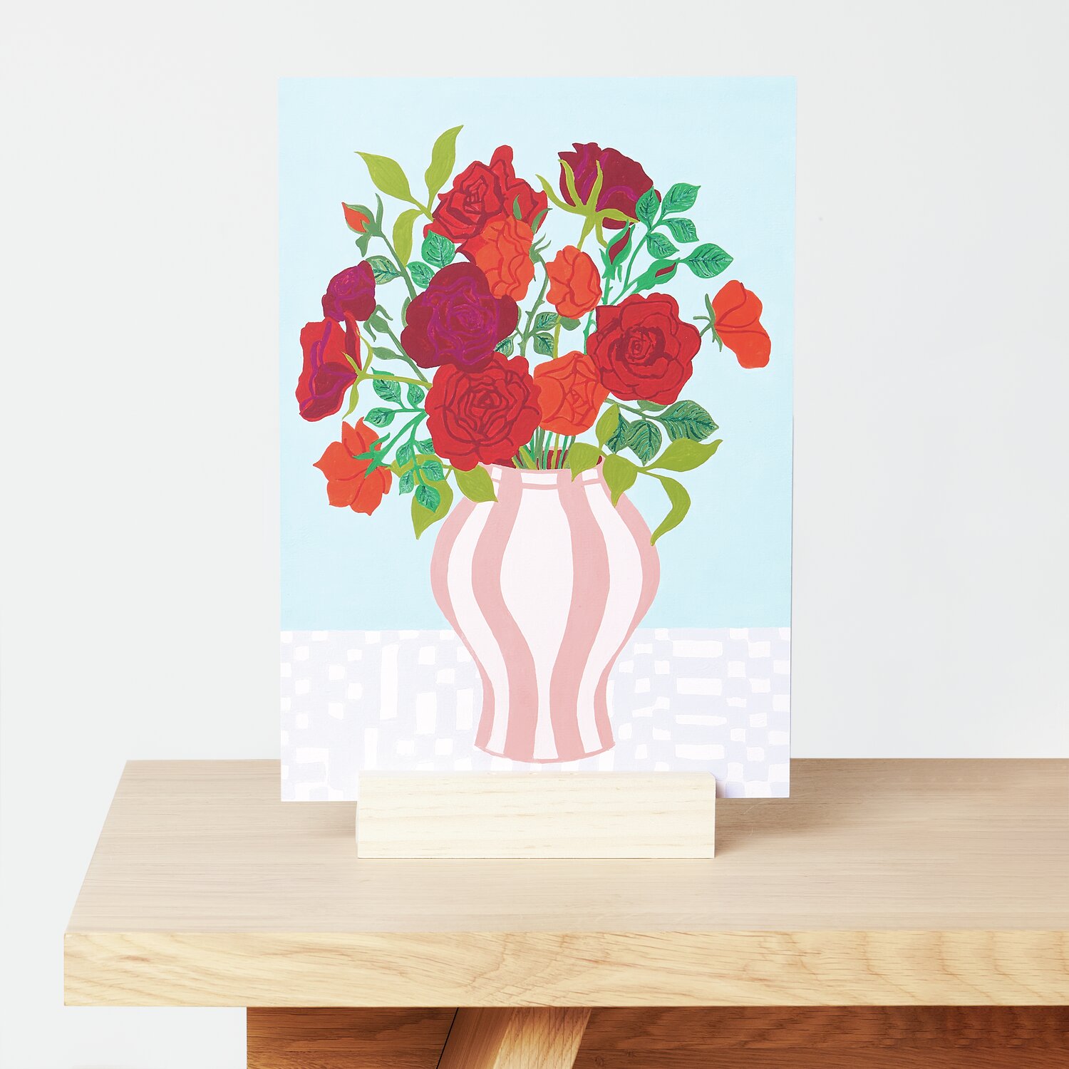 Malen nach Zahlen Rote Rosen: Buntes Blumenmotiv in gestreifter Vase auf Holzständer, 26x37cm.