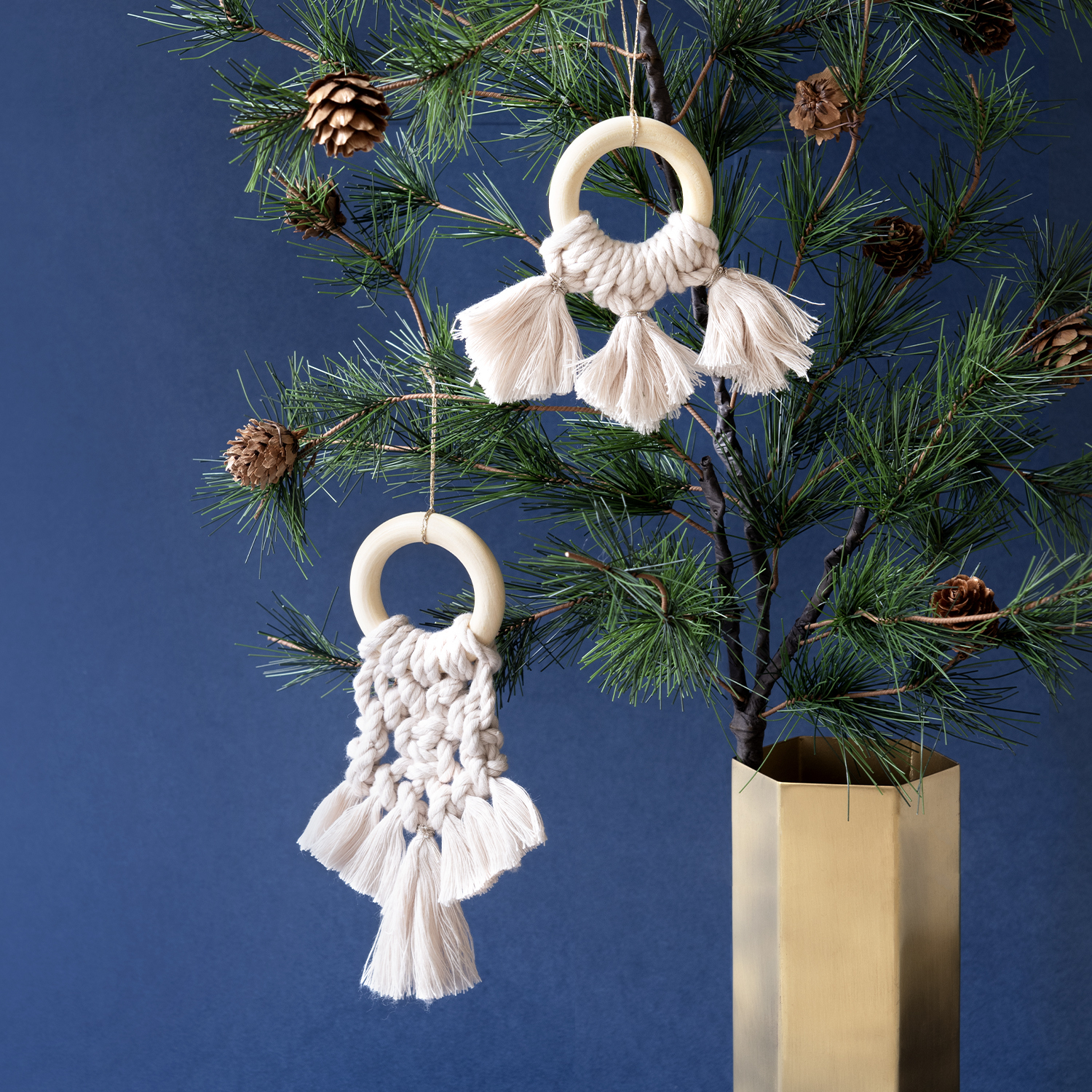 Anleitung moderne Makramee- Weihnachtsdeko von Rico Design