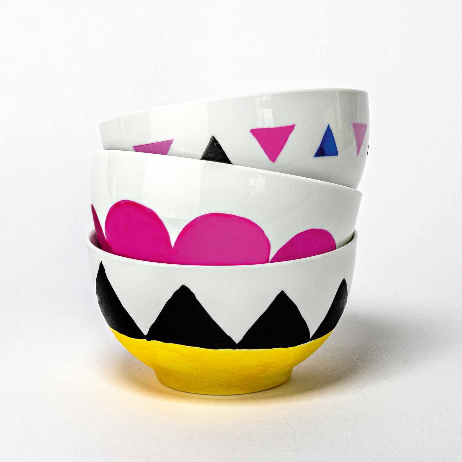 Porcelain & Glass Starterset matt, 7-teilig, zeigt bunte Schalen mit geometrischen Mustern.