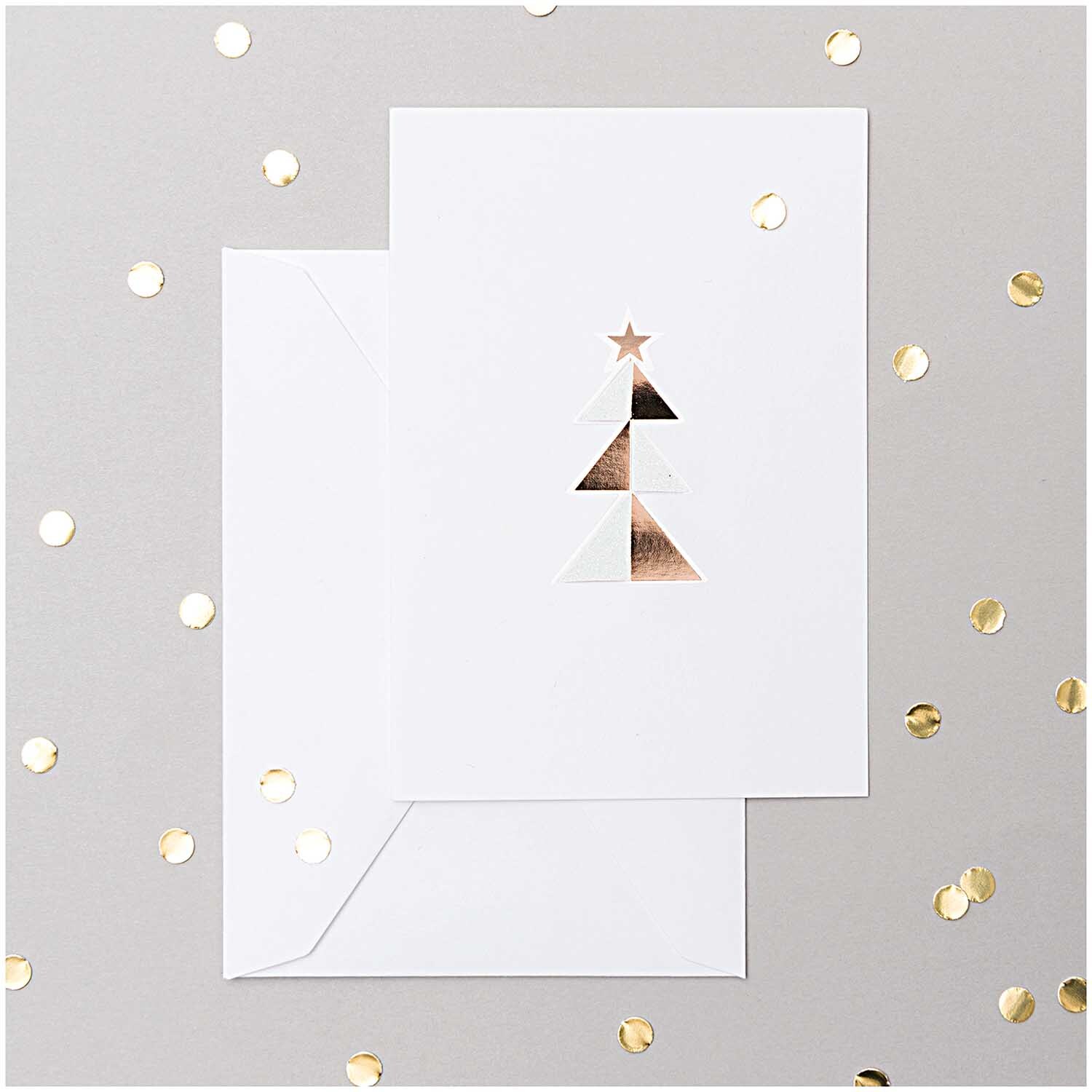 Paper Poetry Kartenset Basic weiß B6, 30-teilig, mit stilisiertem Weihnachtsbaum-Motiv auf weißem Hintergrund.