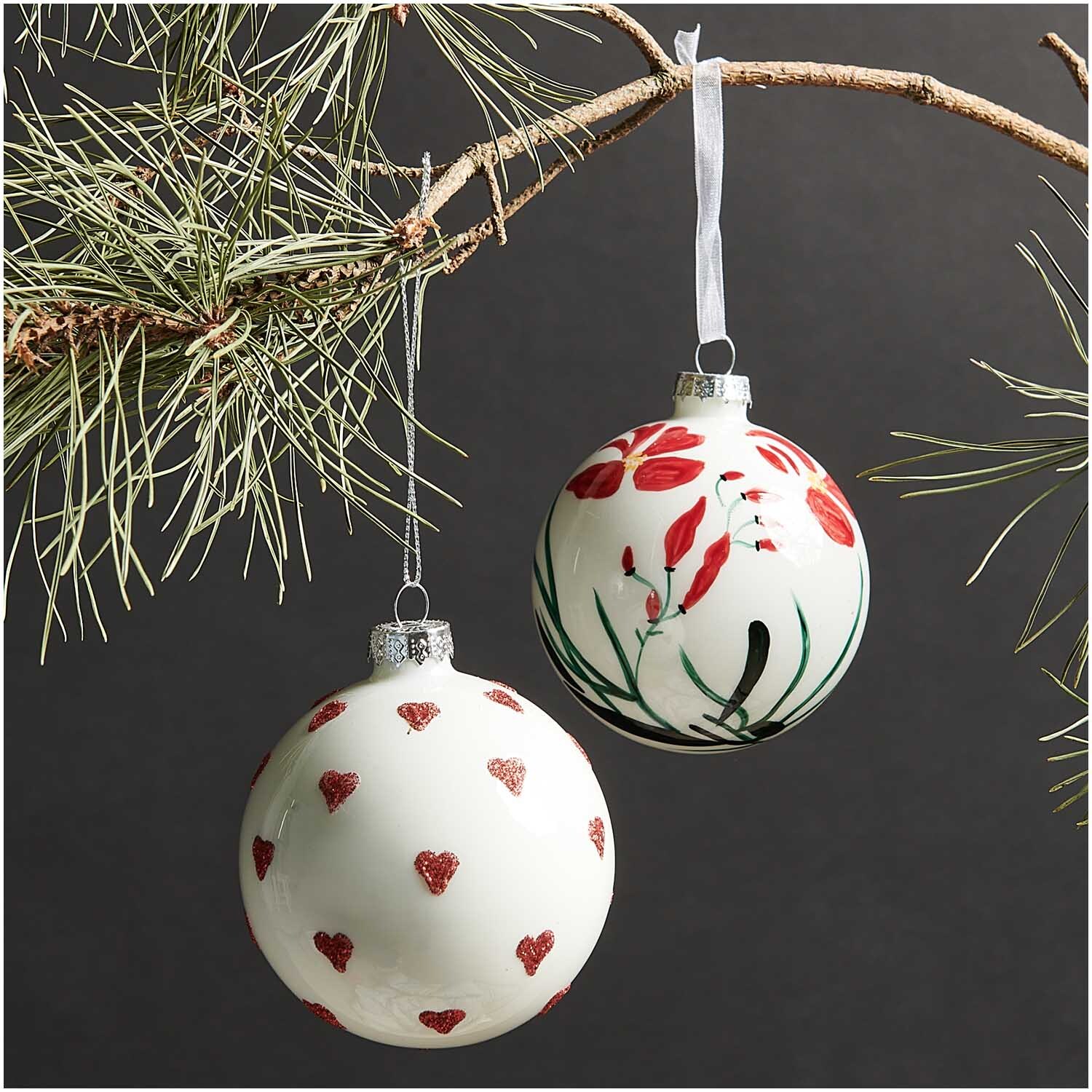 Glaskugel Blumen handbemalt weiß 8cm von Rico Design