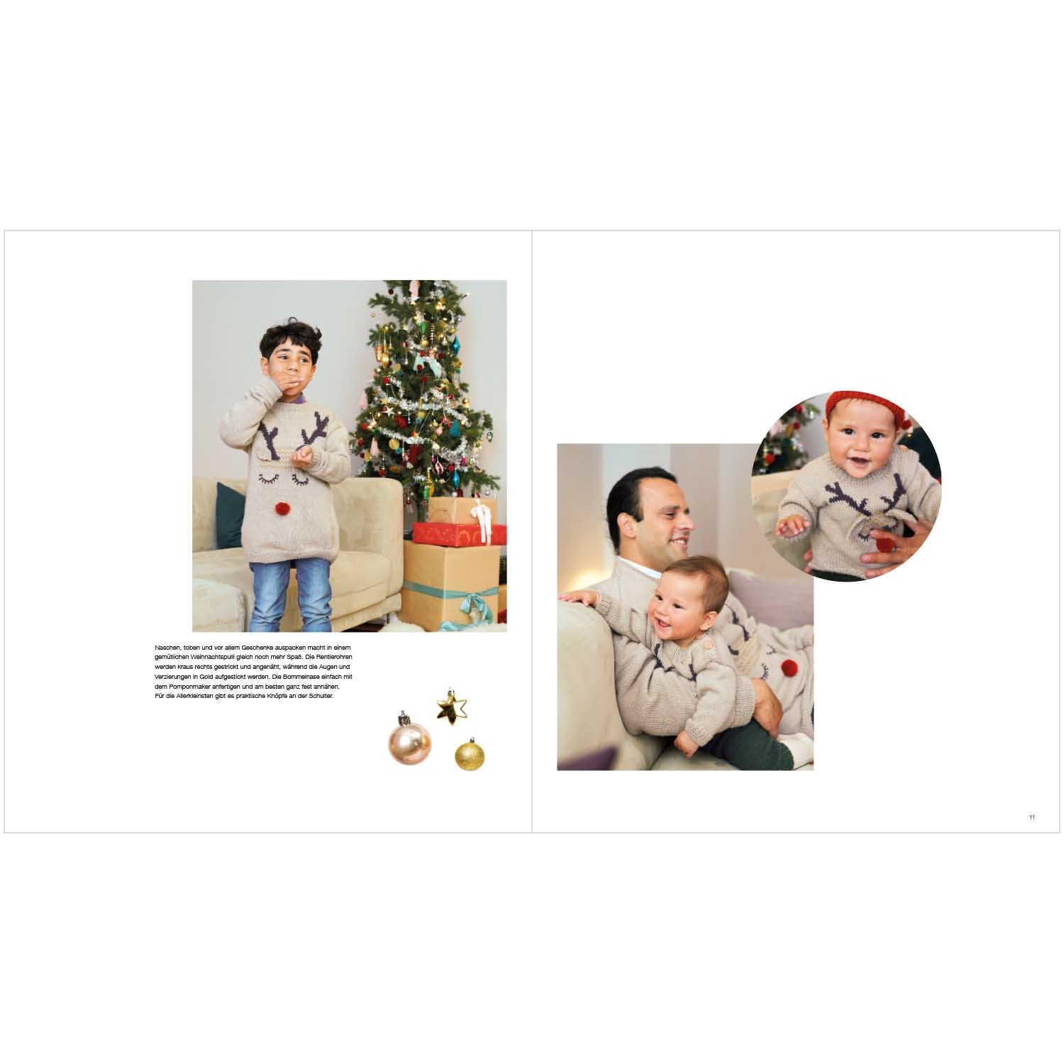 Christmas Jumper: Kinder tragen festliche Pullover vor einem geschmückten Weihnachtsbaum mit Geschenken.