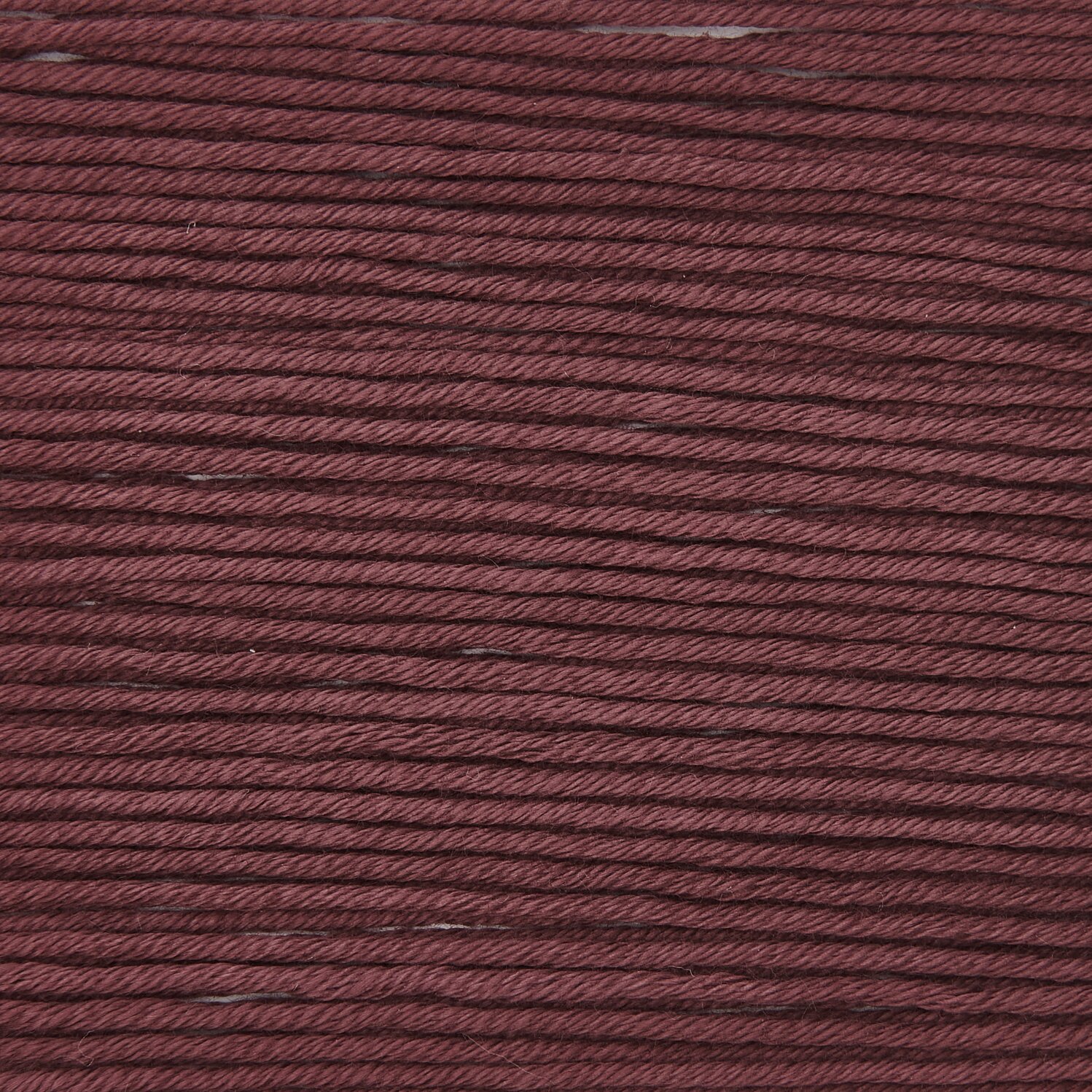 Wickelkarte des Garns Essentials Cotton dk in der Farbe 114 Weinrot.