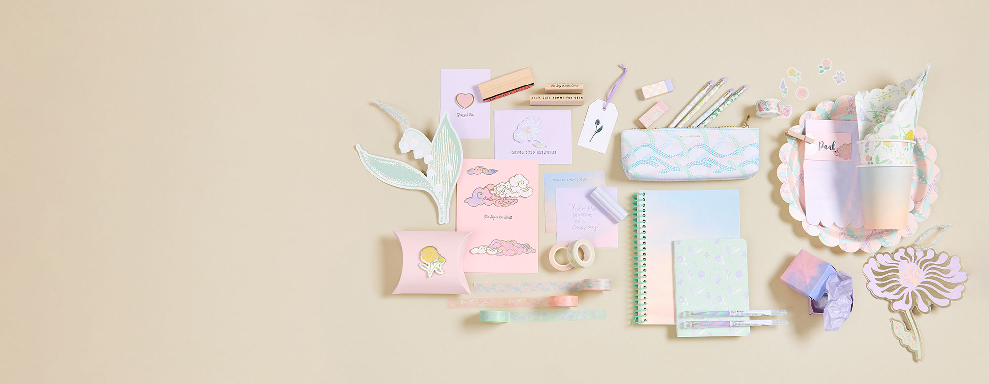 Produkte der Kollektion The Sky is the Limit als Flatlay