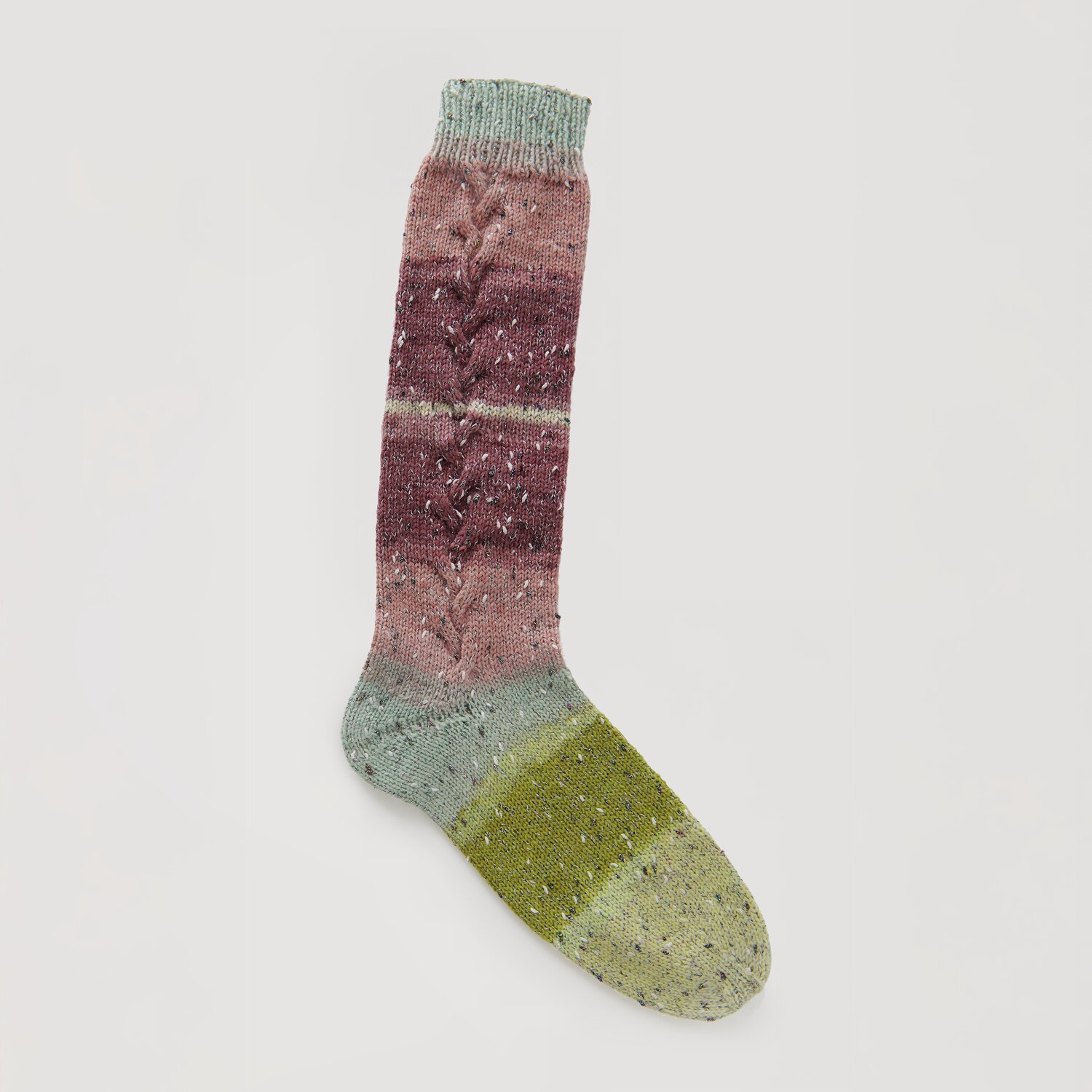 Bunte Stricksocke in verschiedenen Farbtönen: Grün, Blau, Rosa und Lila. Marke: Modell Legeware. Ideal für kühle Tage, bietet Komfort und Stil. Perfekt für den täglichen Gebrauch.