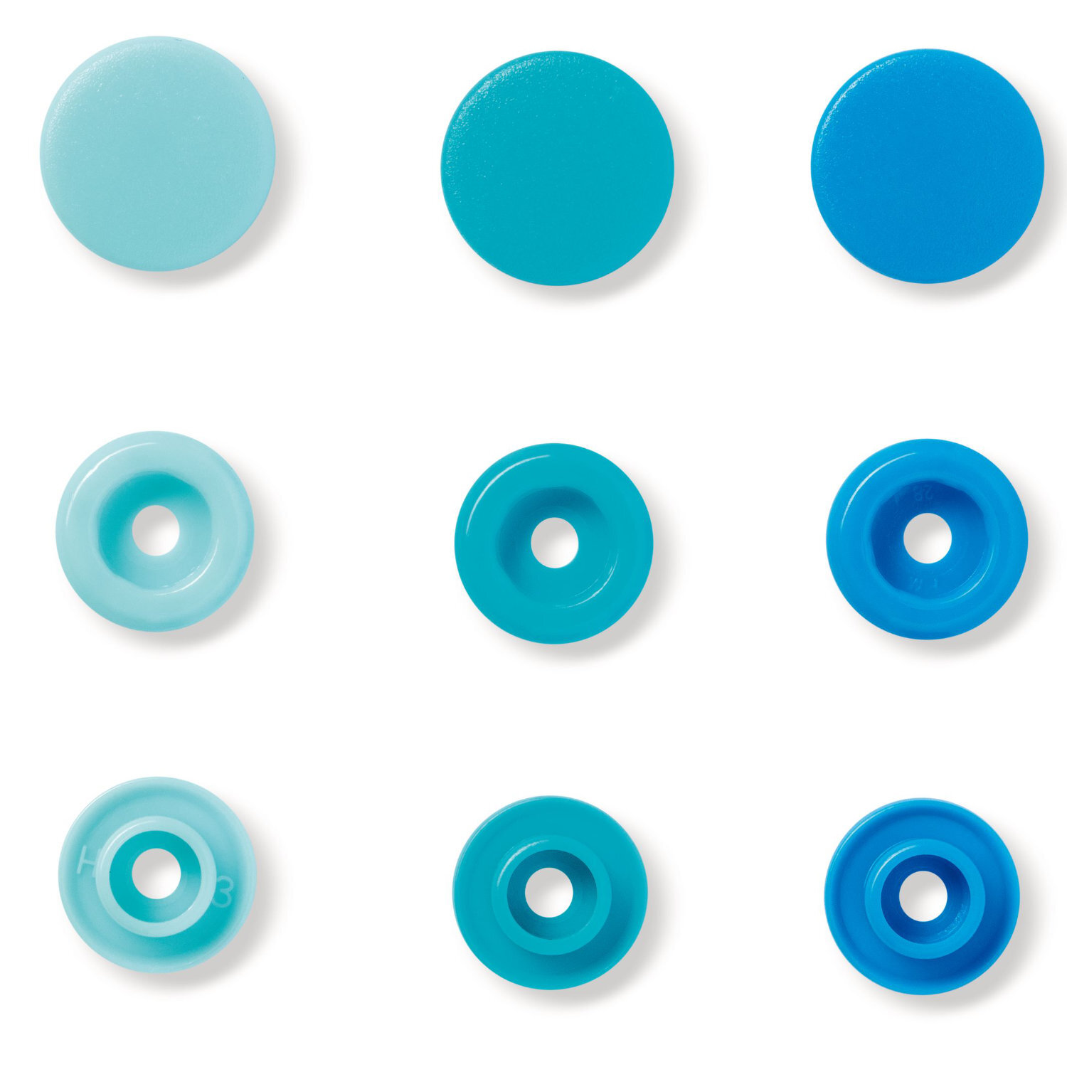 Druckknöpfe Color Blau, Ø12,4mm 30 Stück, in verschiedenen Blautönen von Prym, auf weißem Hintergrund.