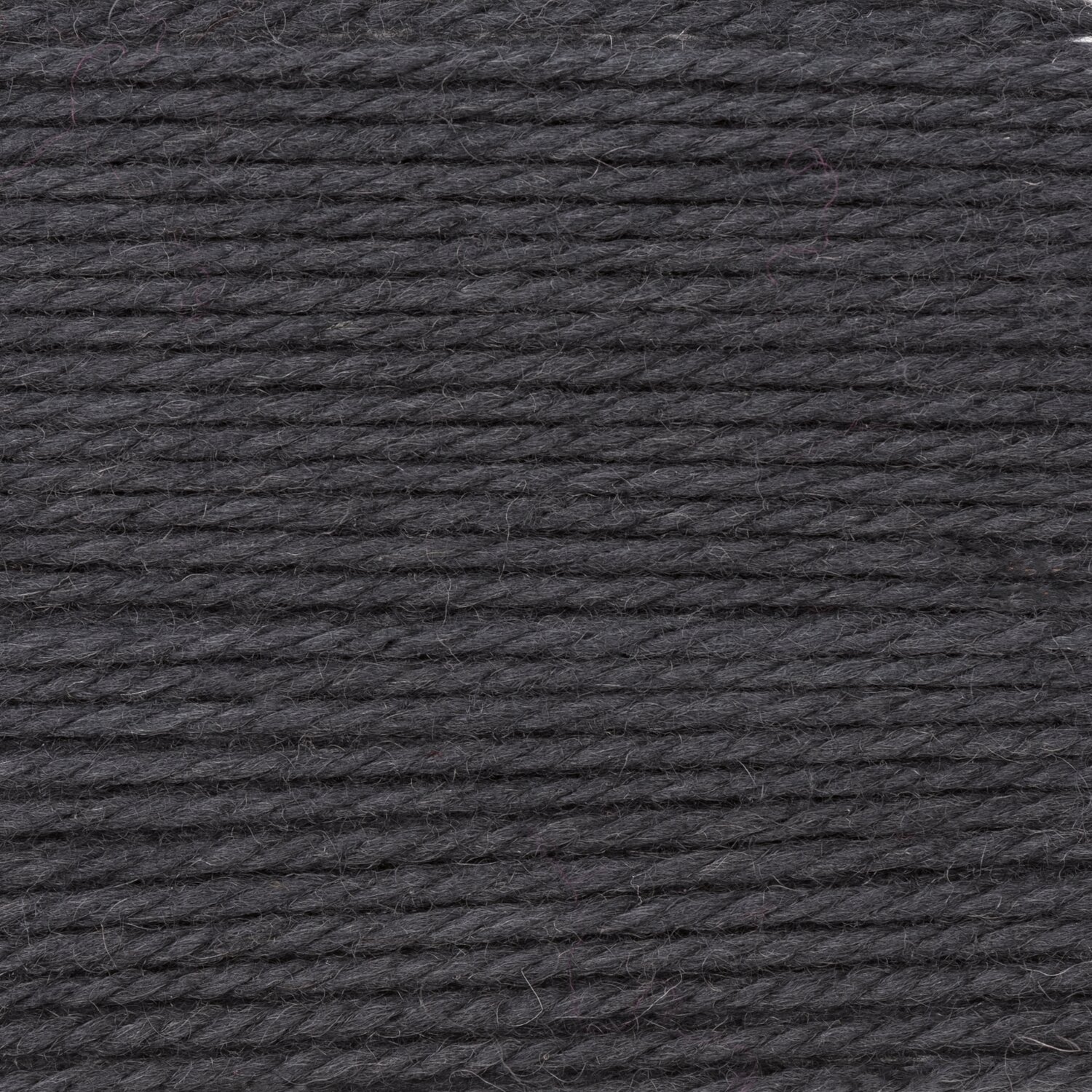 Wickelkarte des Garns Essentials Soft Merino aran in der Farbe 097 Anthrazit.