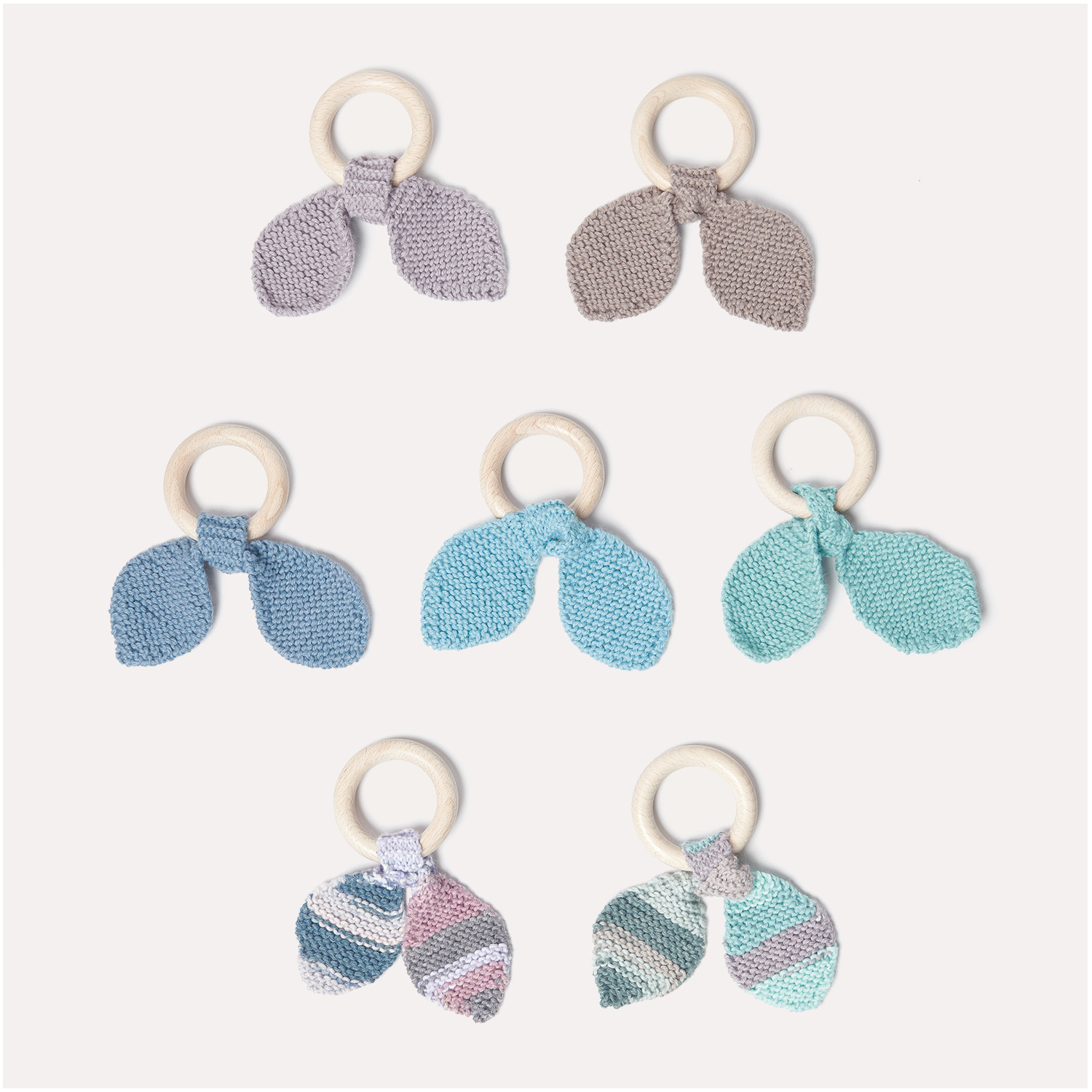Beißringe mit gestrickter Schleife: Modelle 08 aus dem Heft Rico Baby 038