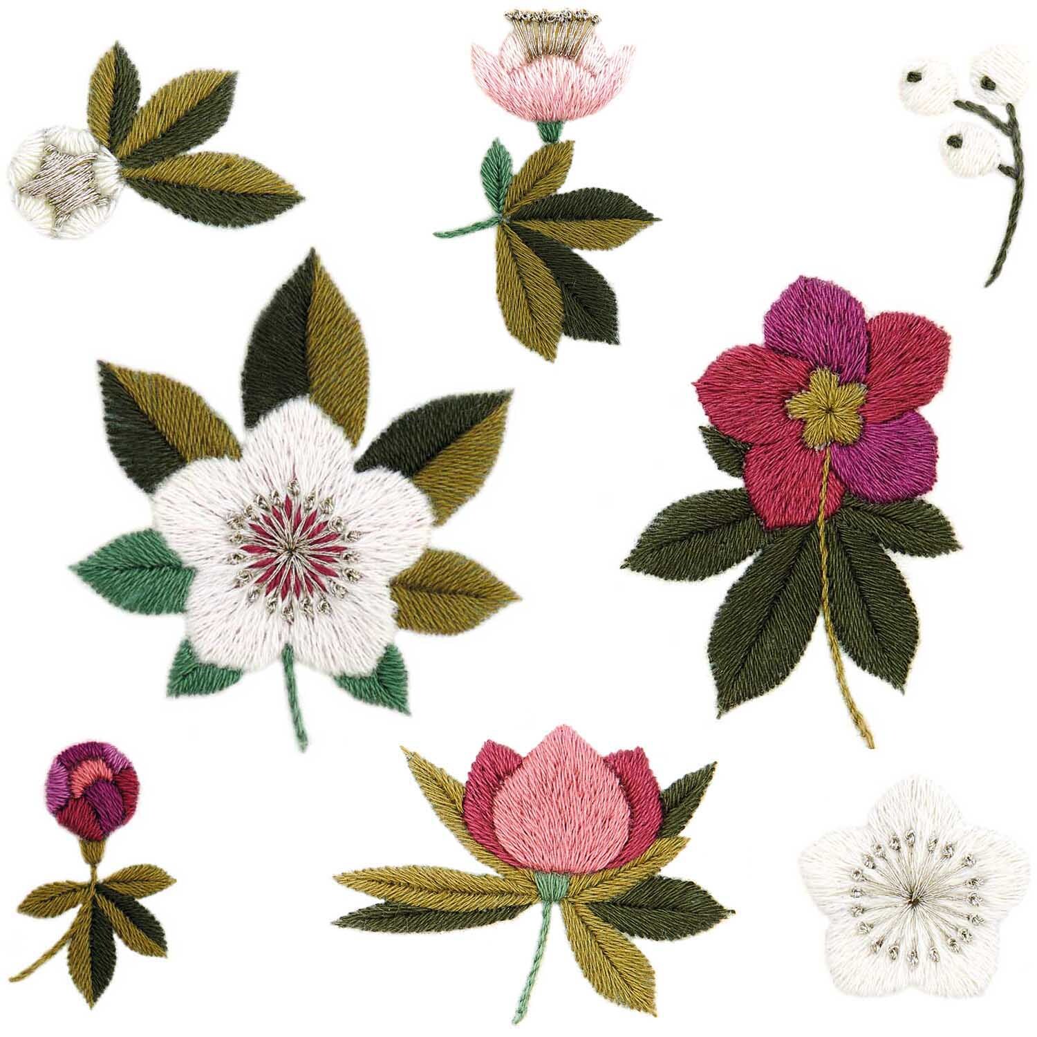Stick and Stitch Stickpackung Christrosen vorgezeichnet: Bunte gestickte Blumenmuster von Rico Design auf weißem Hintergrund.